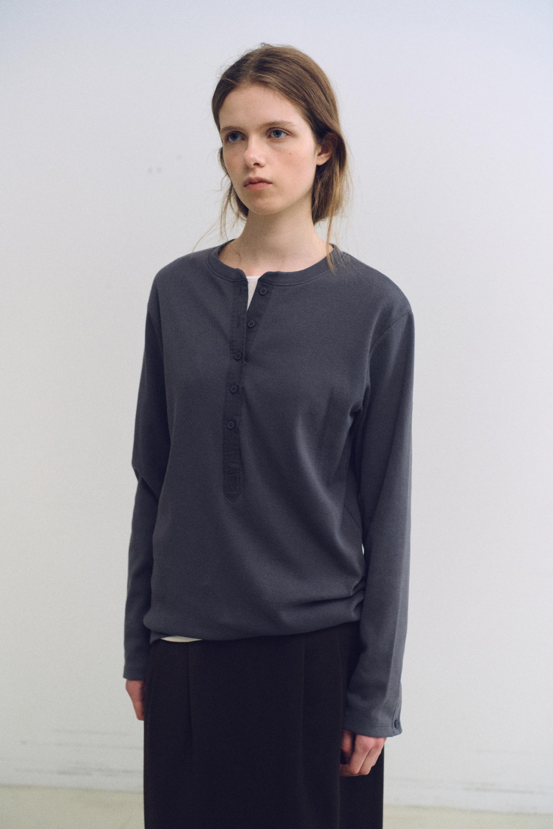 alter deep henley t-shirt (charcoal)