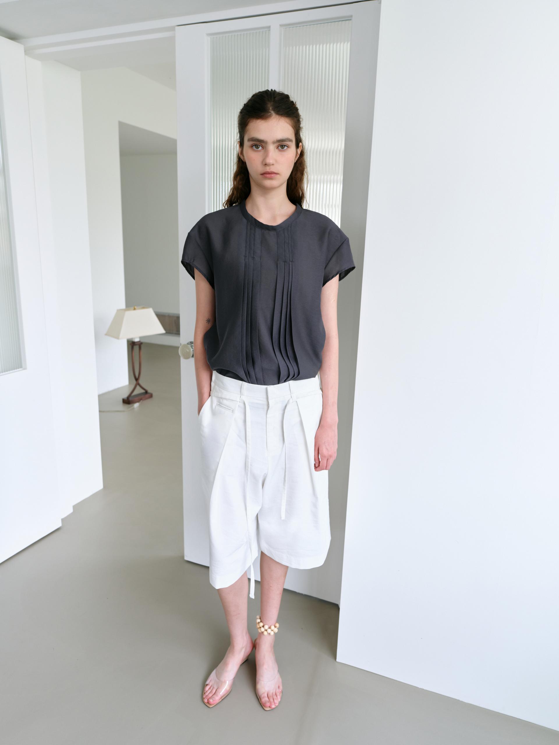 [2차 재입고] veil pleats blouse (charcoal)