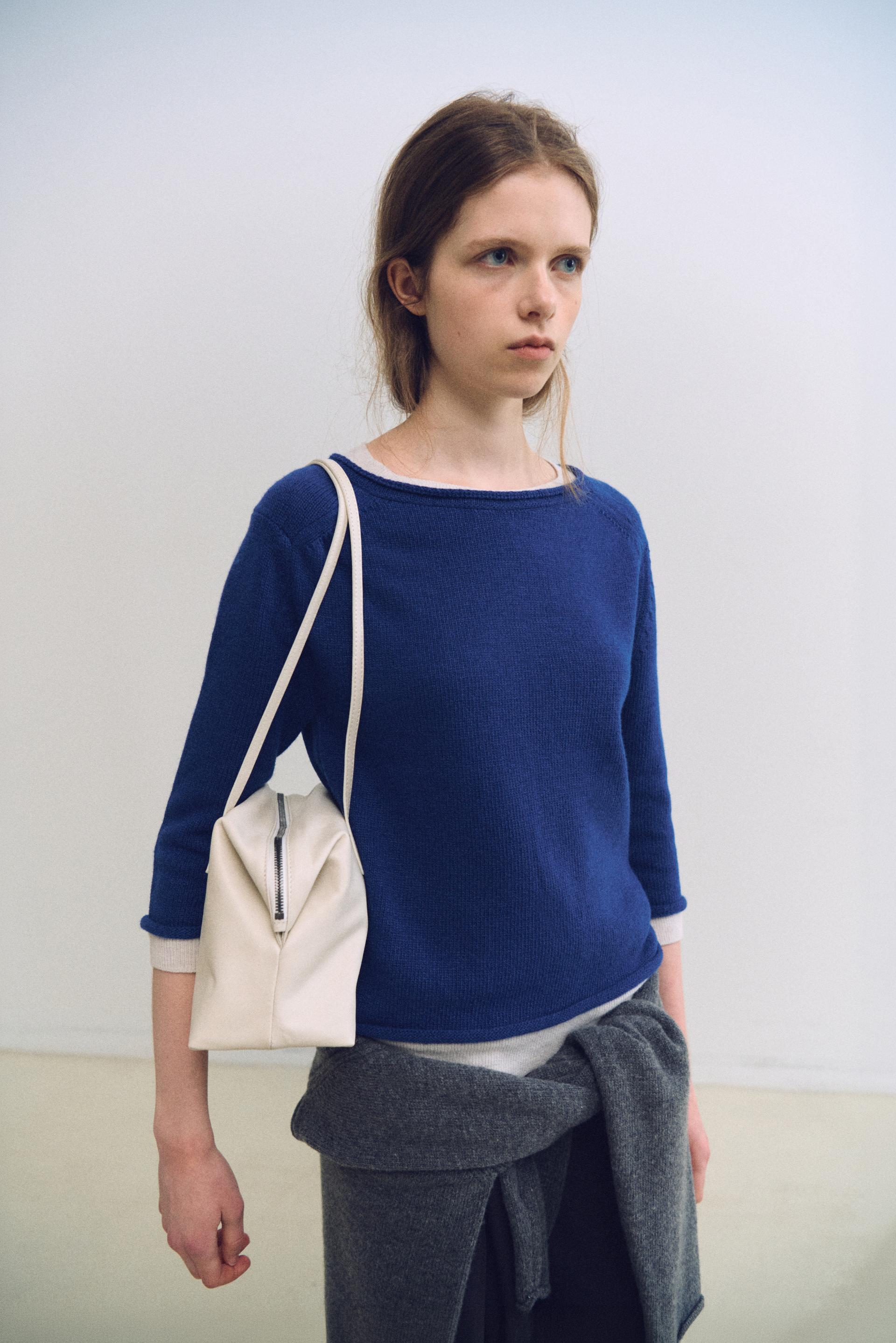 layered roll knit (blue)