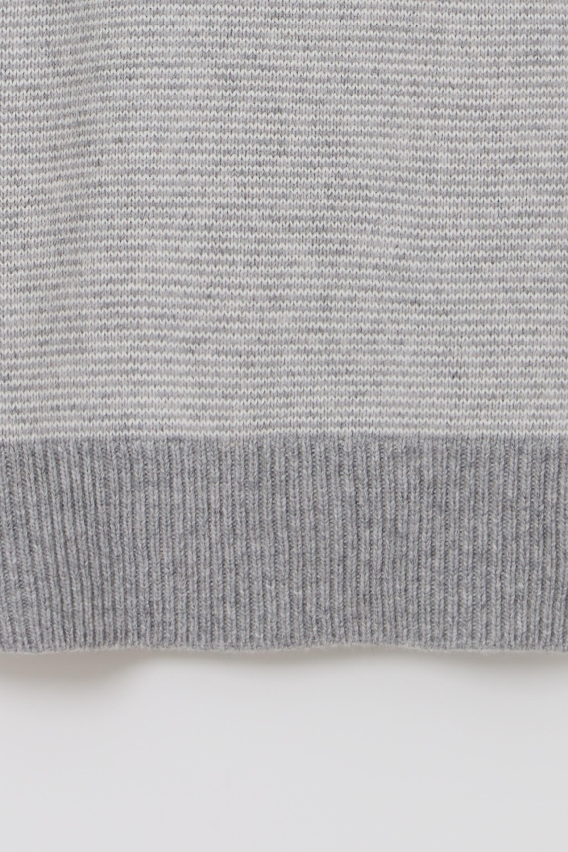 [2차 재입고] pipe v-neck knit (stripe light grey)