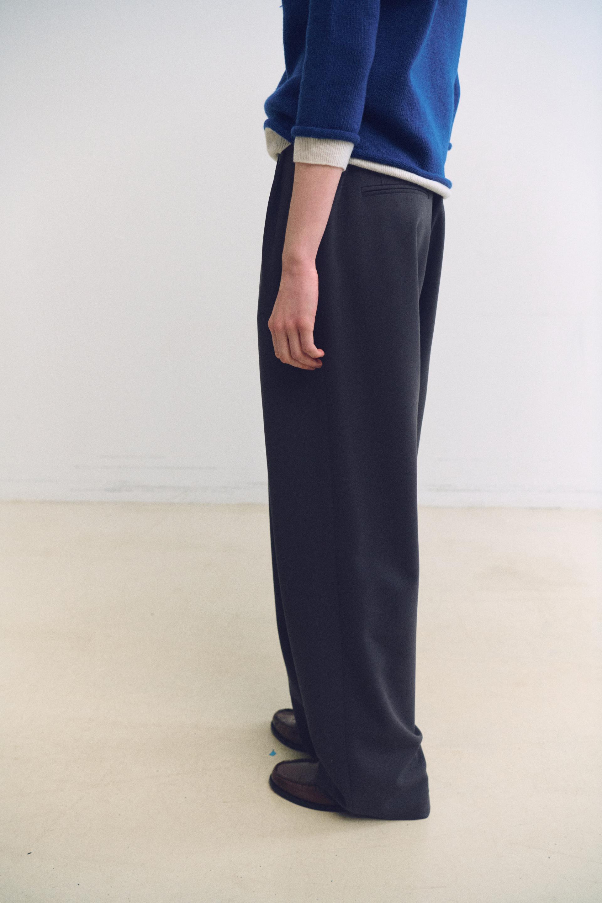 tuck ease slacks (charcoal)