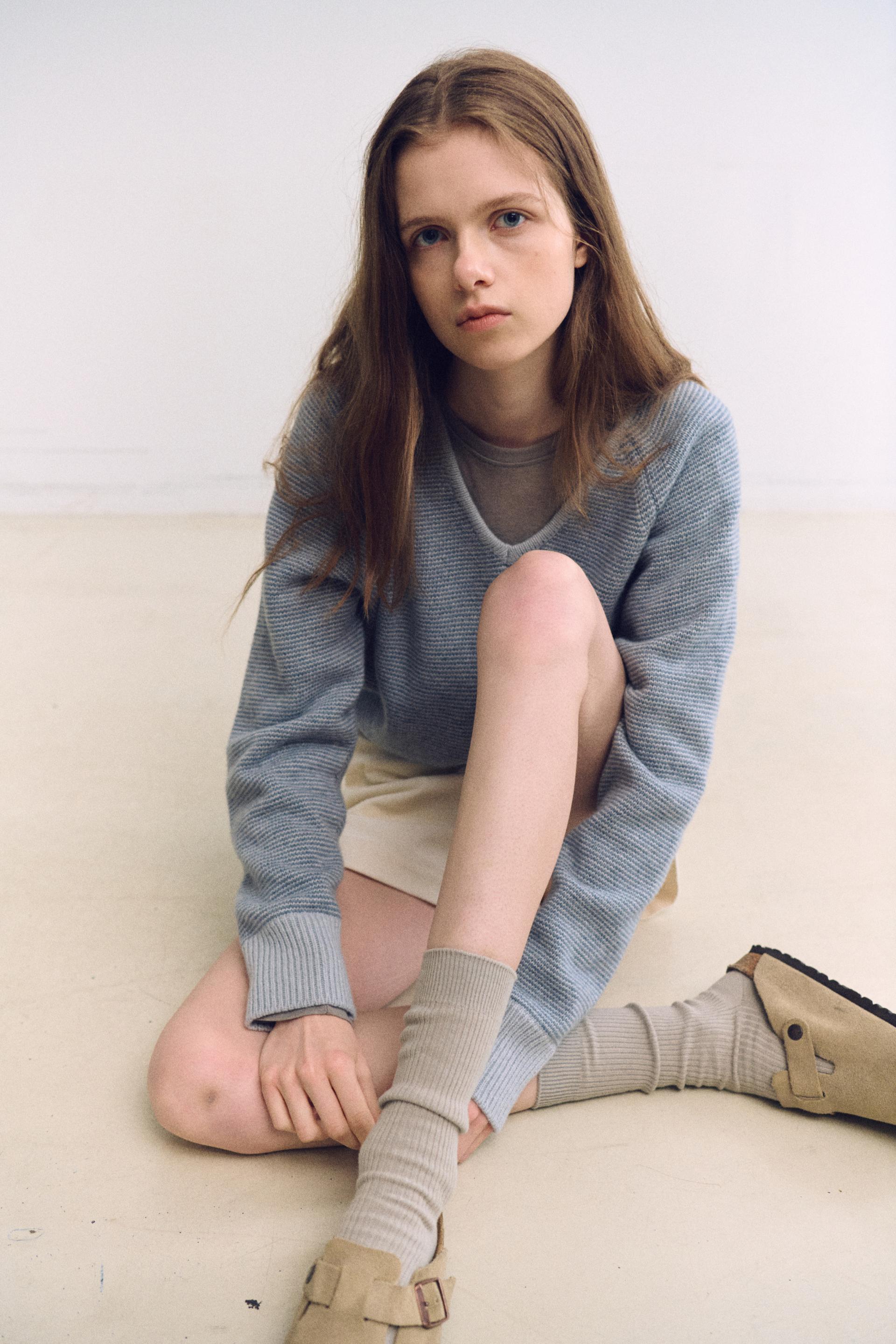 pipe v-neck knit (stripe sky blue)