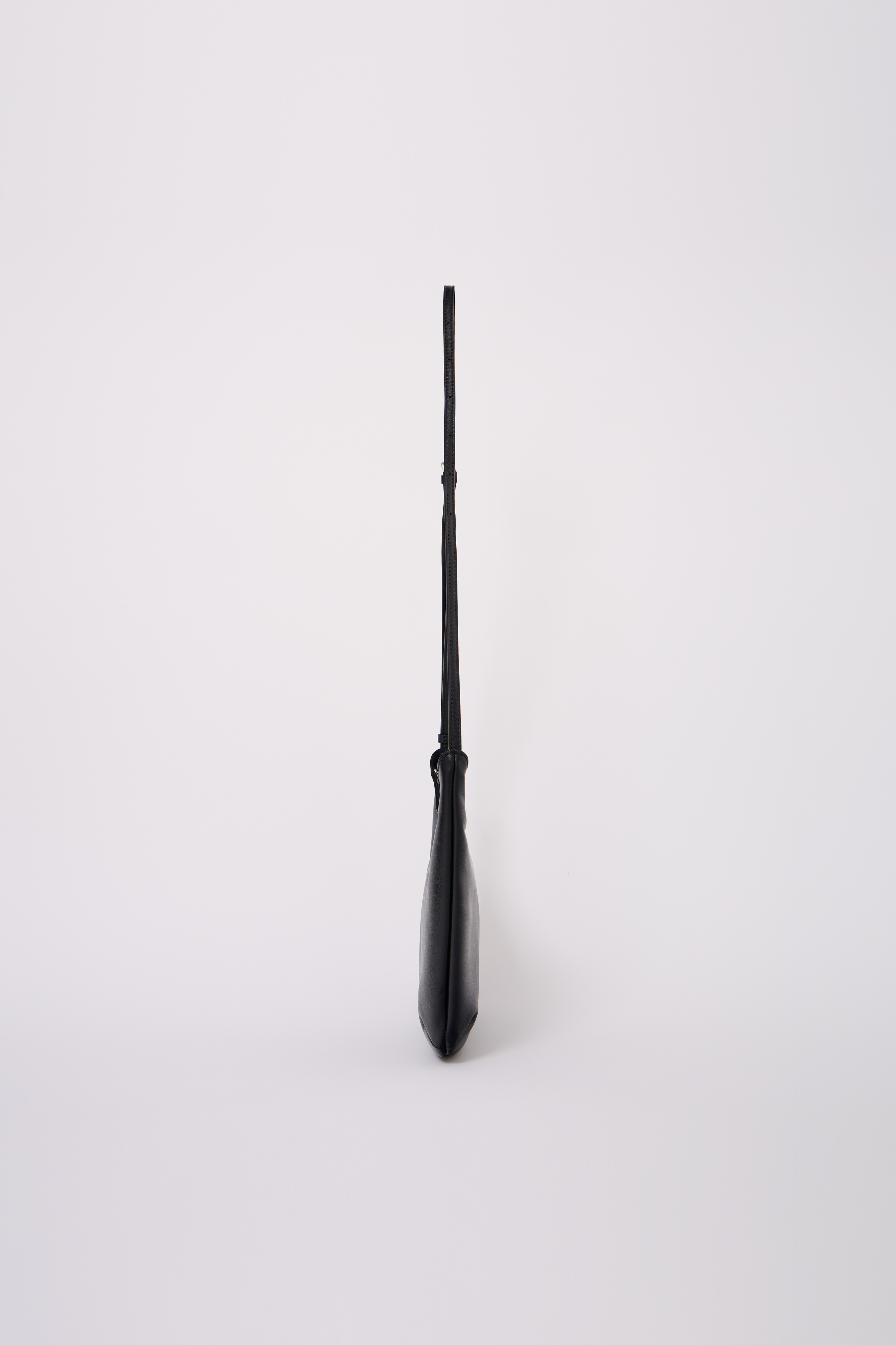 arc lamb hobo bag (black)