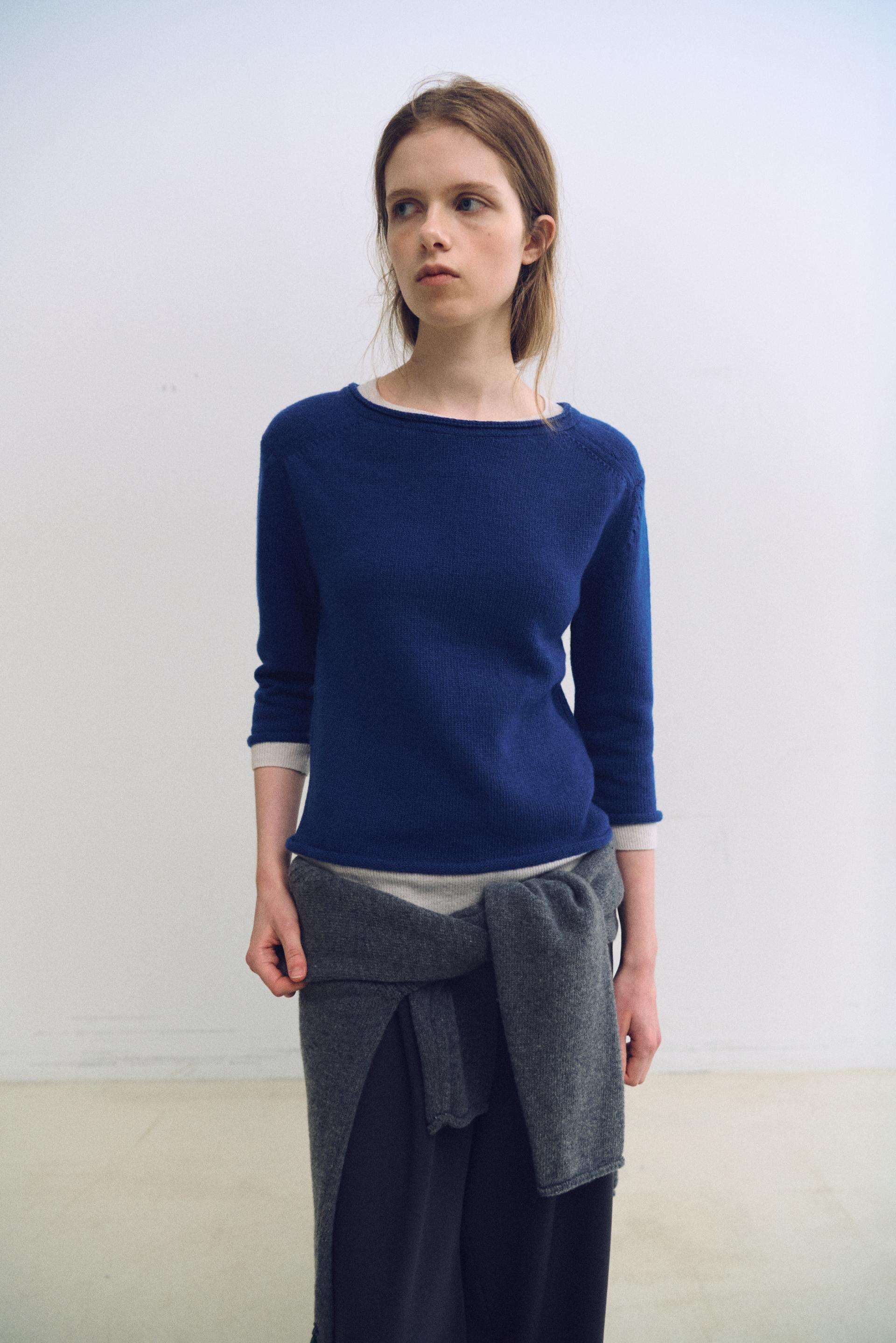 layered roll knit (blue)