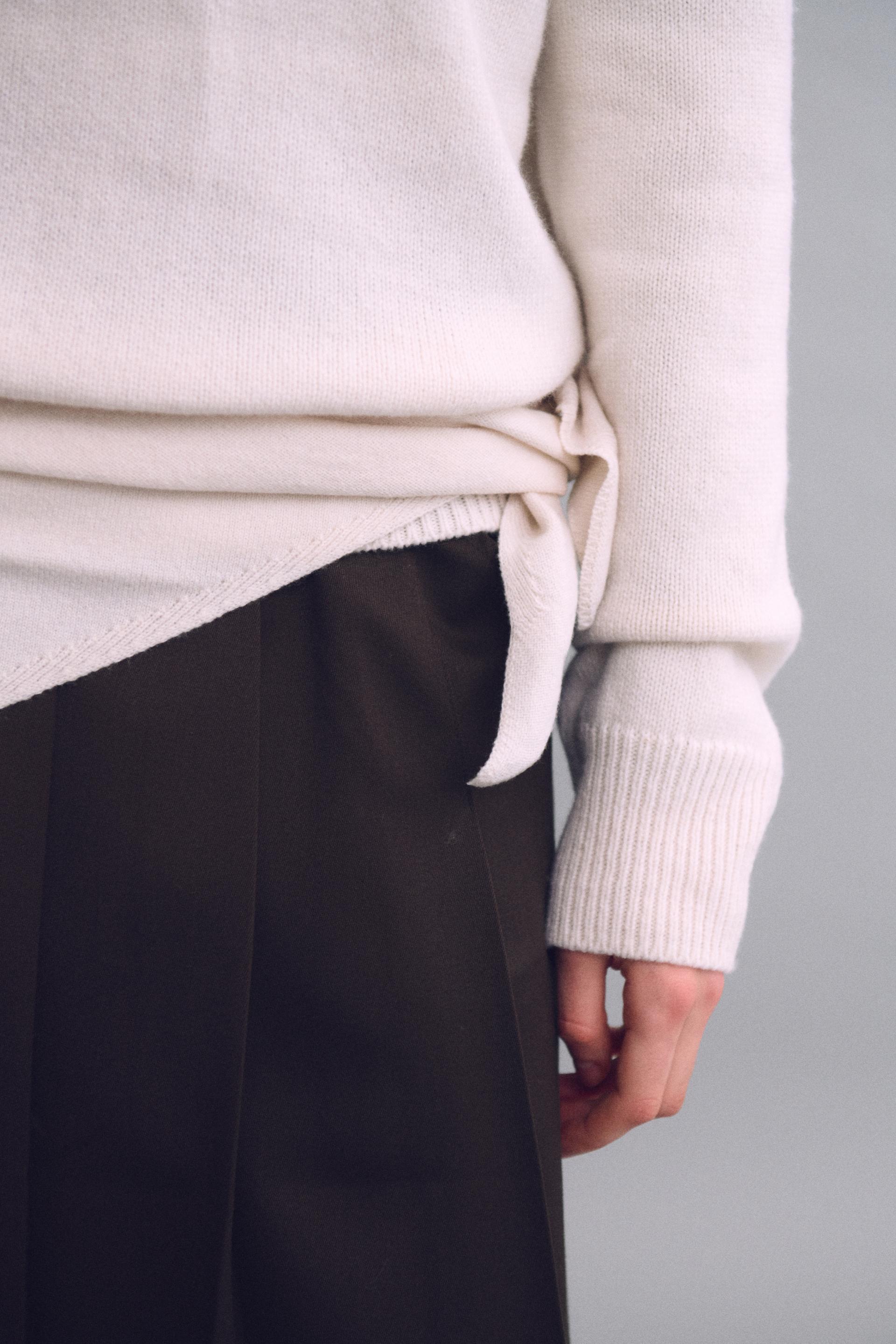 pipe v-neck knit (ivory)