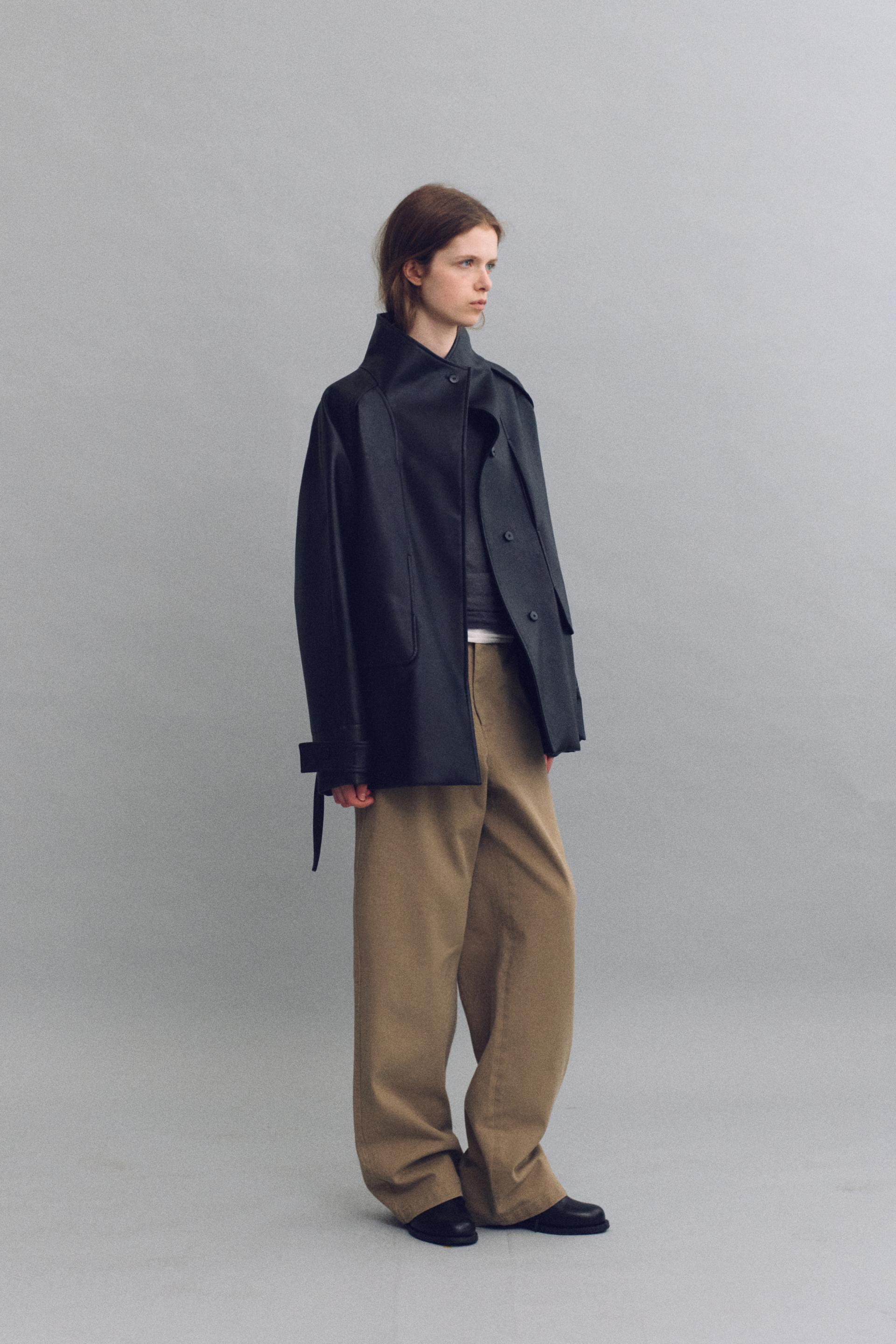 [4차 재입고 9/8 순차배송] vent half trench coat (leather black)