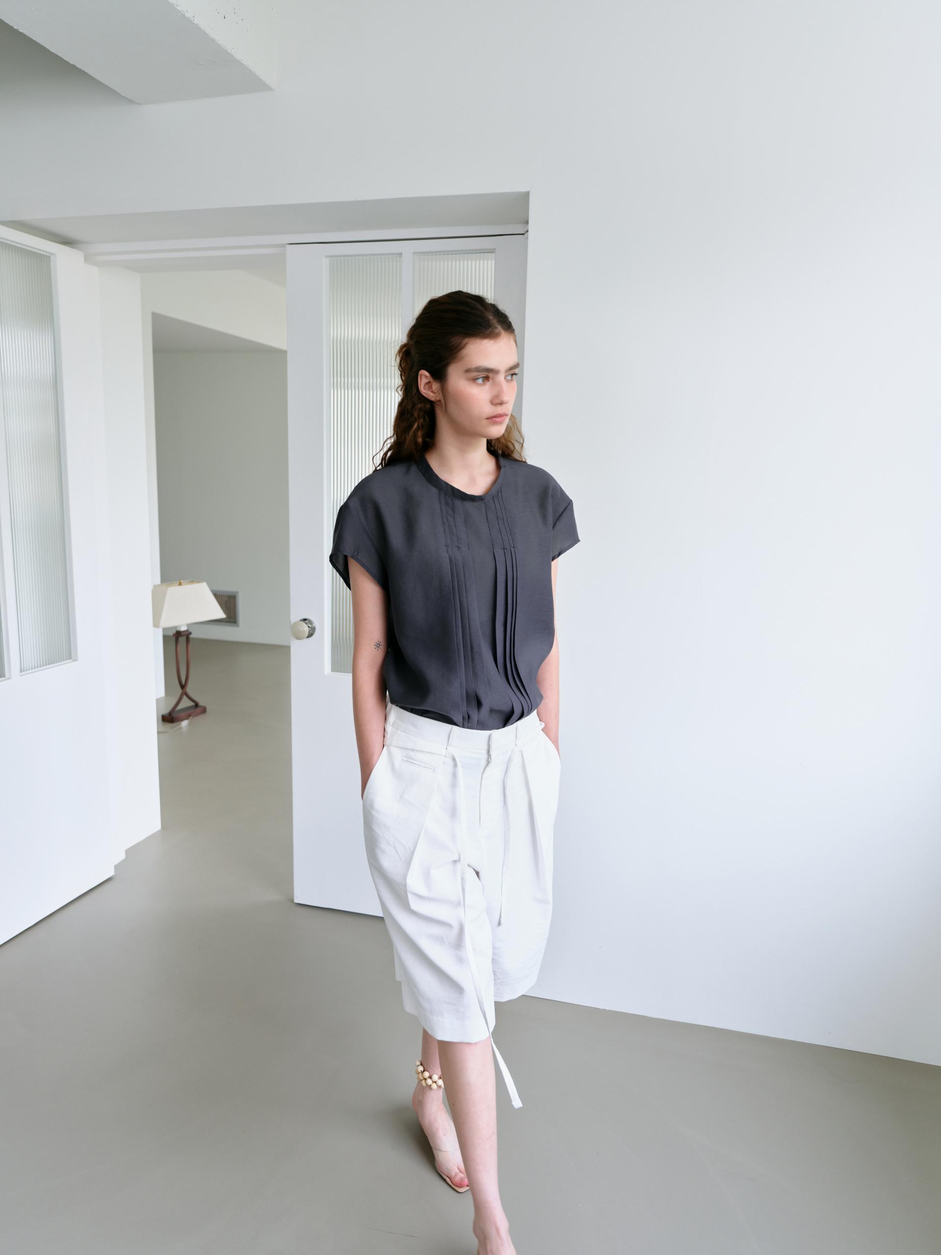 [2차 재입고] veil pleats blouse (charcoal)