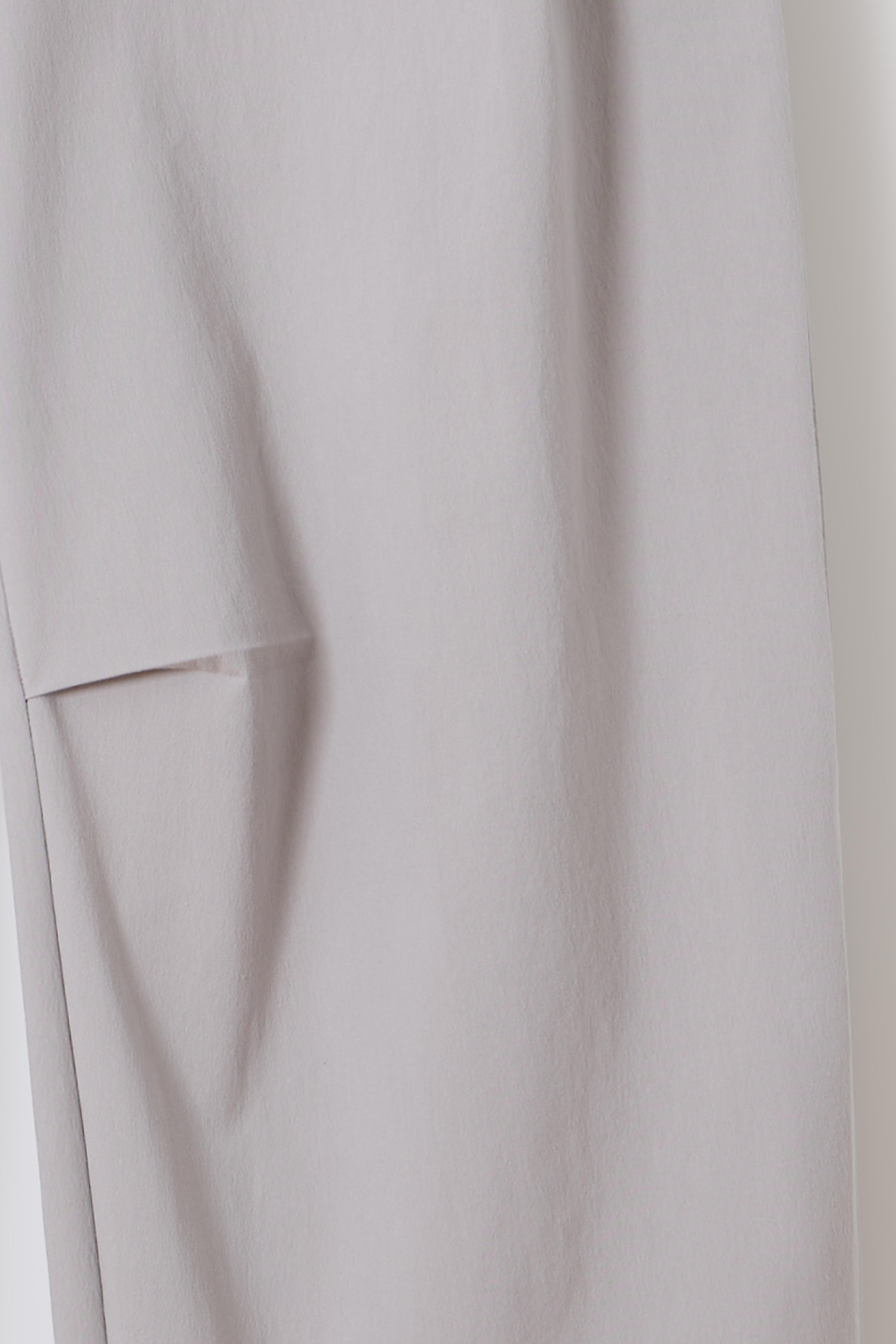 [2차 재입고] arc tuck pants (soft silver)