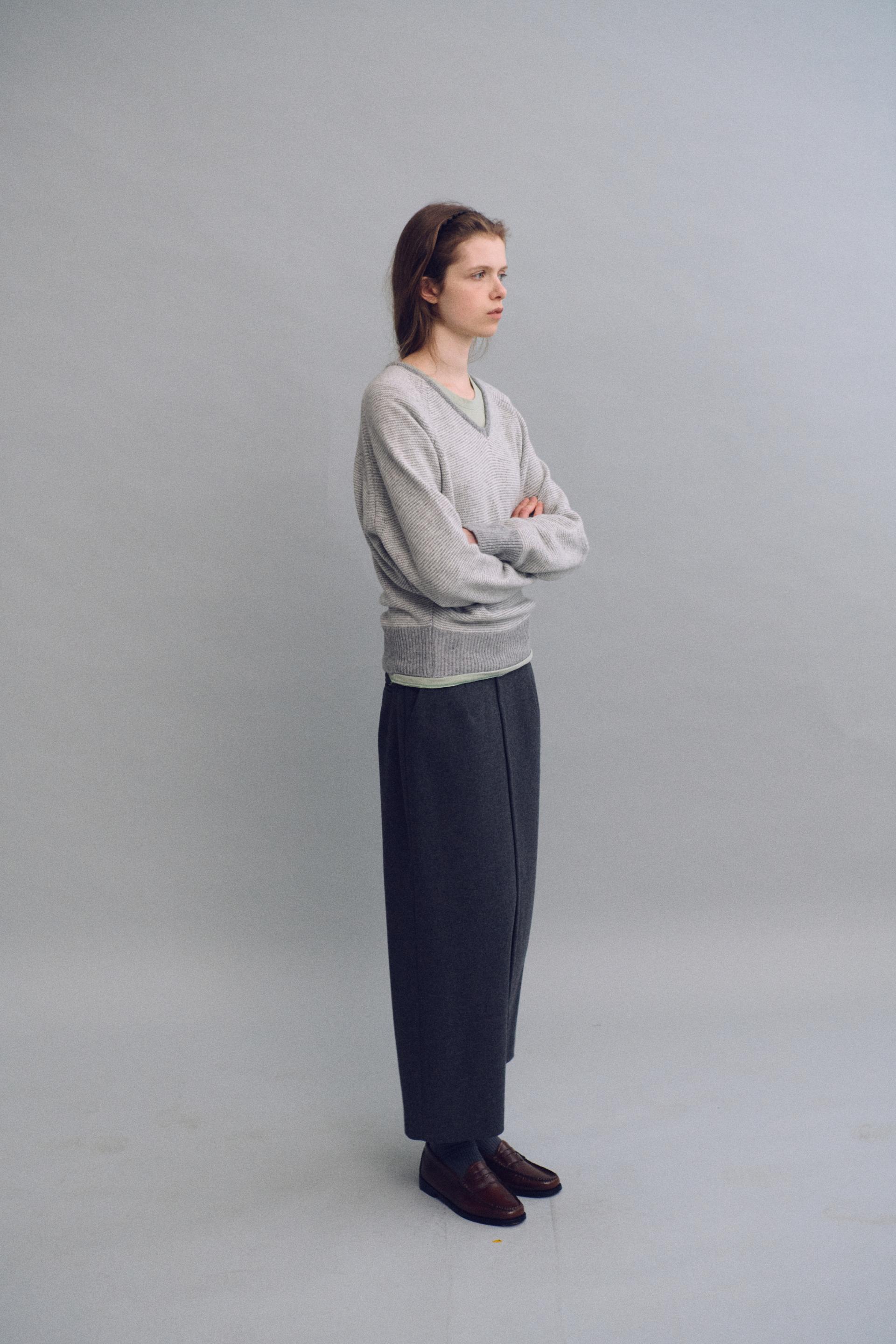 pipe v-neck knit (stripe light grey)