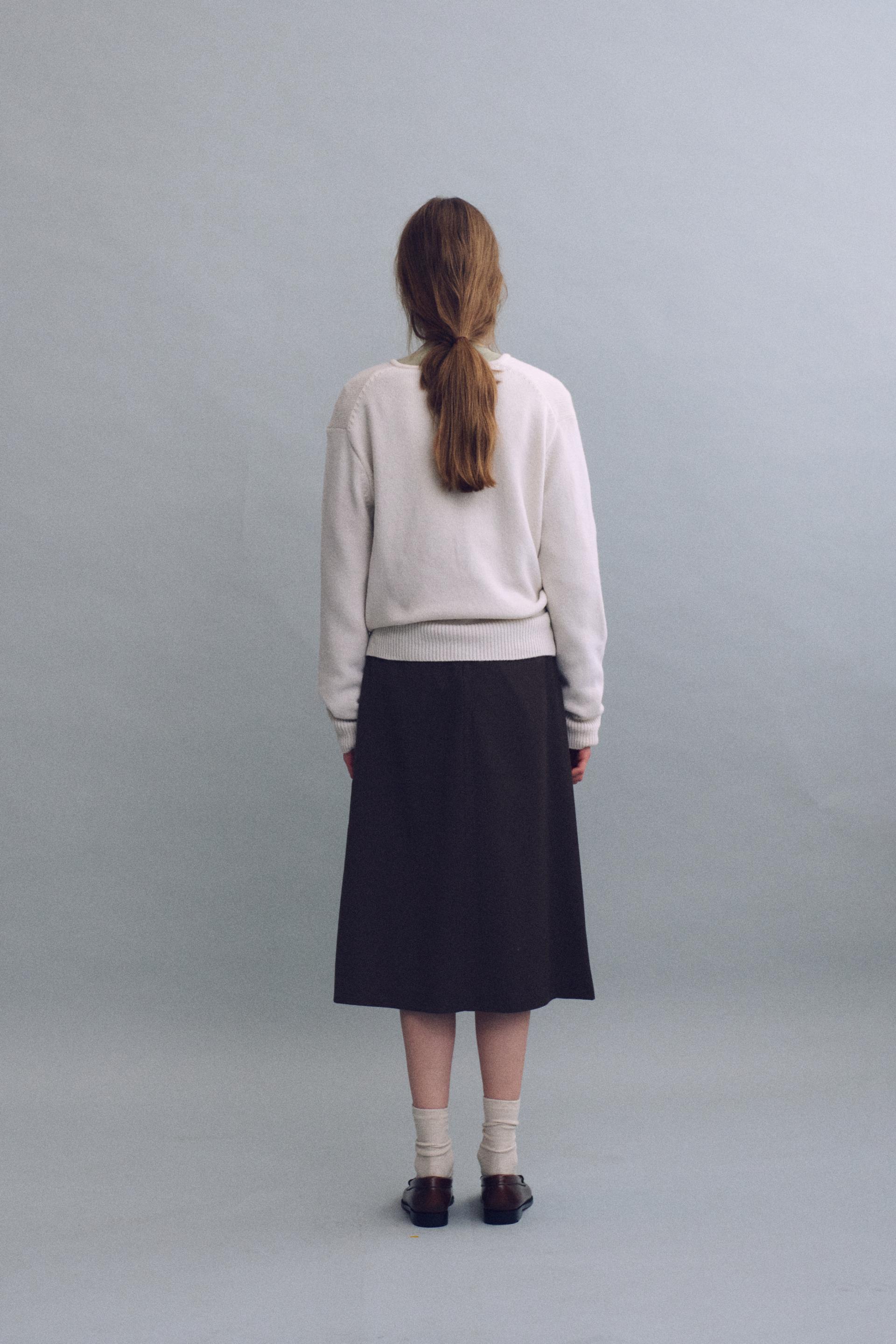pipe v-neck knit (ivory)