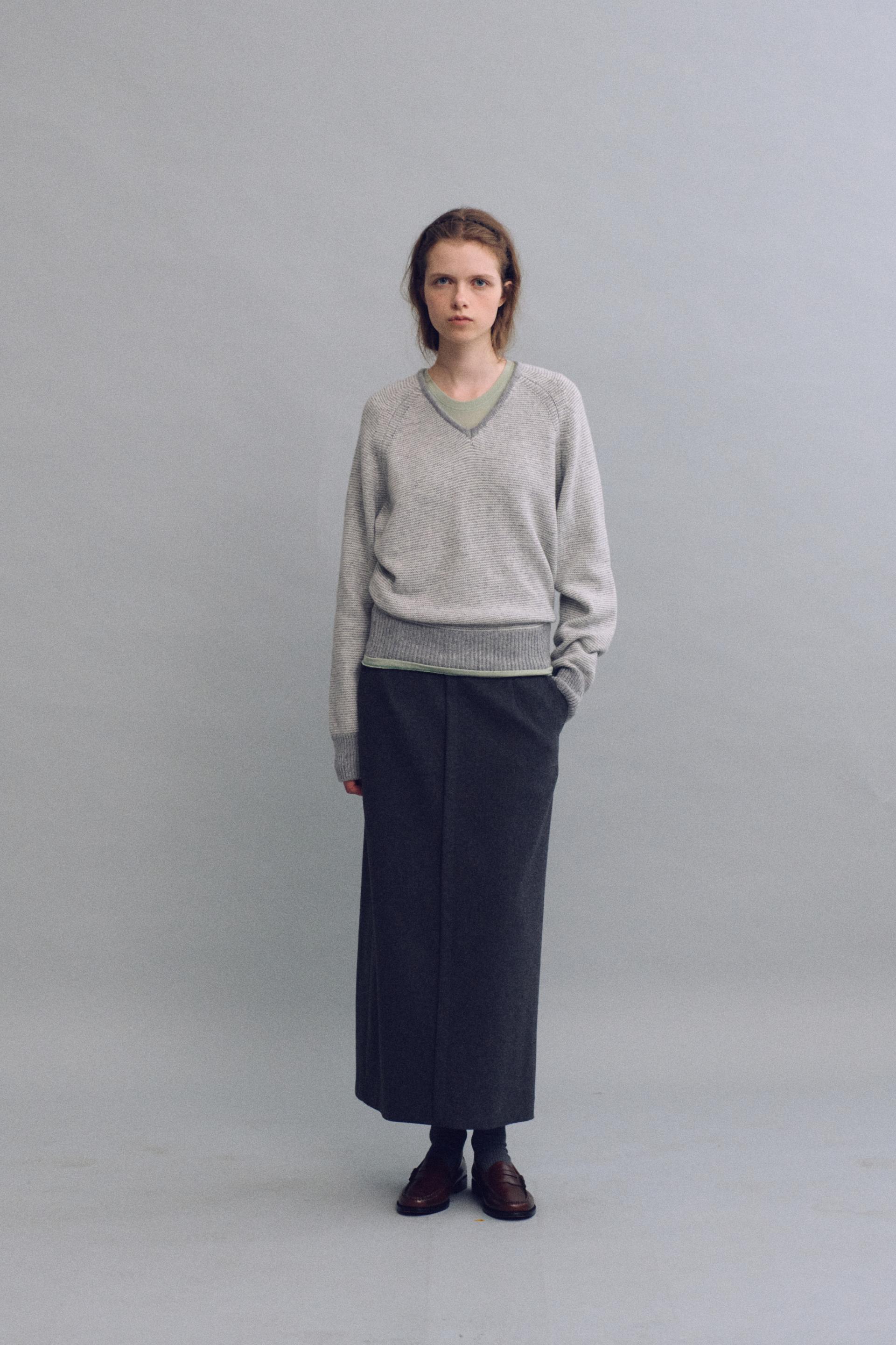 pipe v-neck knit (stripe light grey)