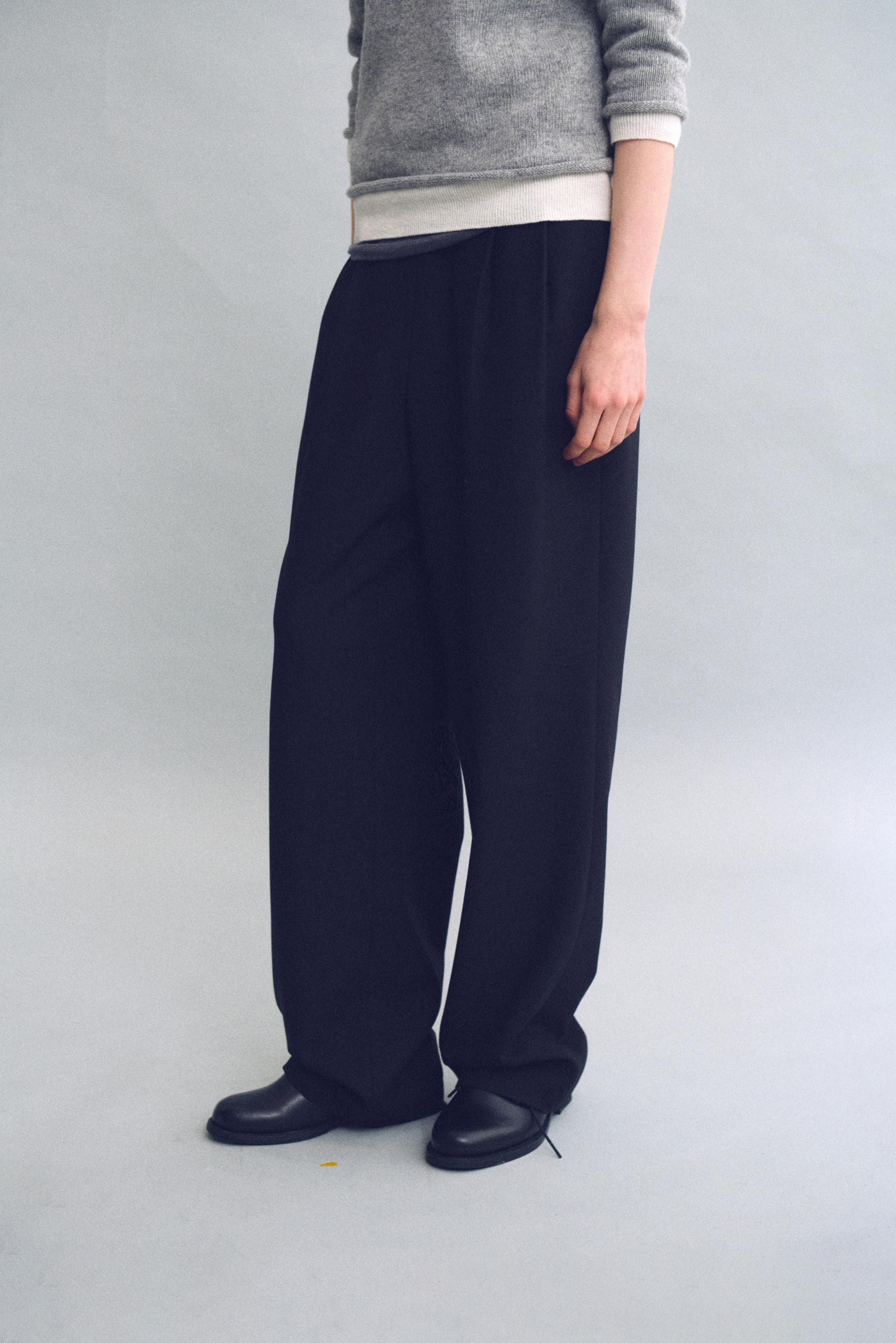 tuck ease slacks (black)