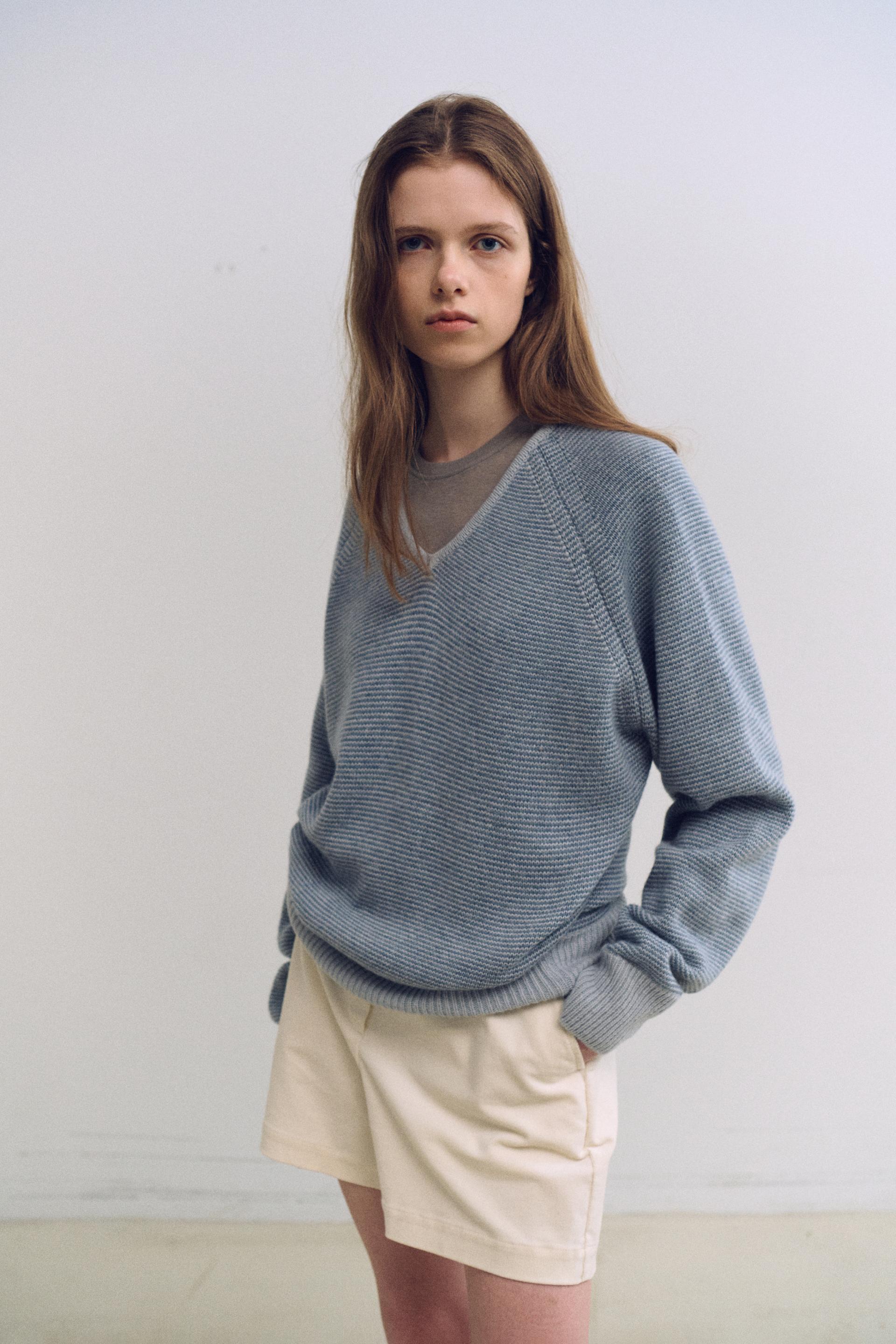 pipe v-neck knit (stripe sky blue)