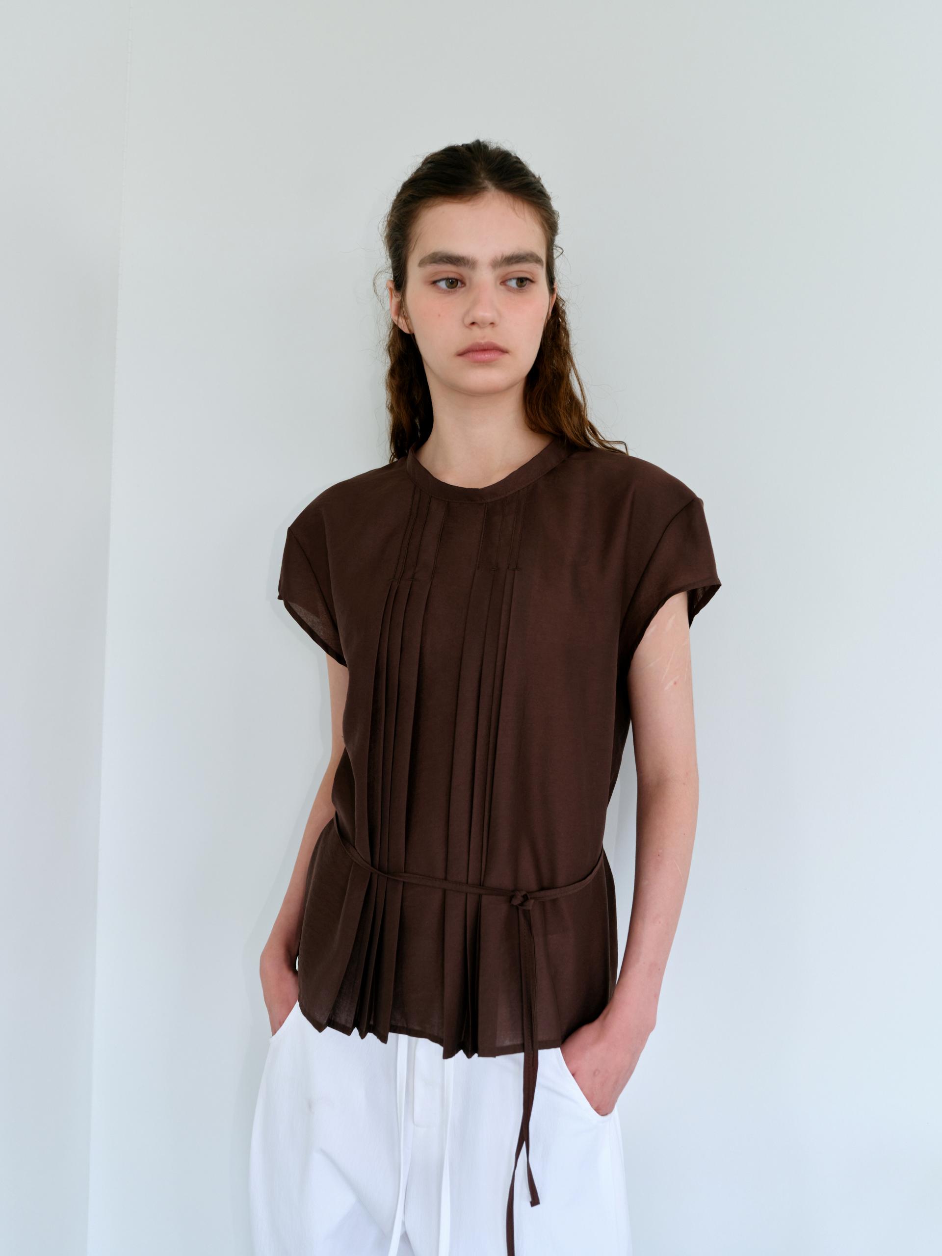 veil pleats blouse (brown)