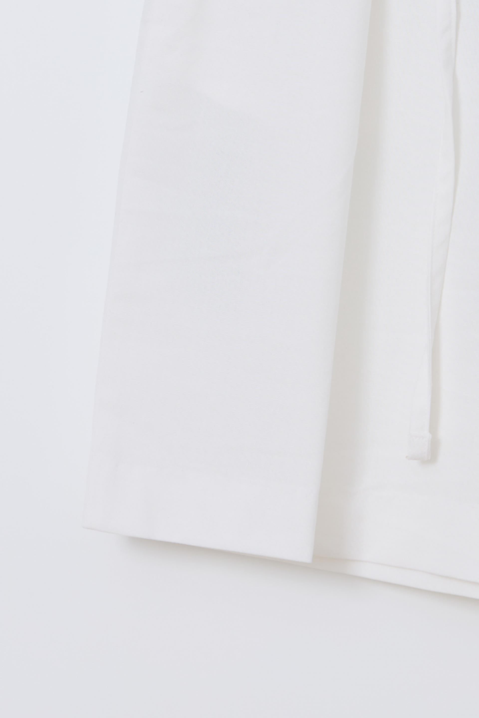 linen tuck bermuda (white)