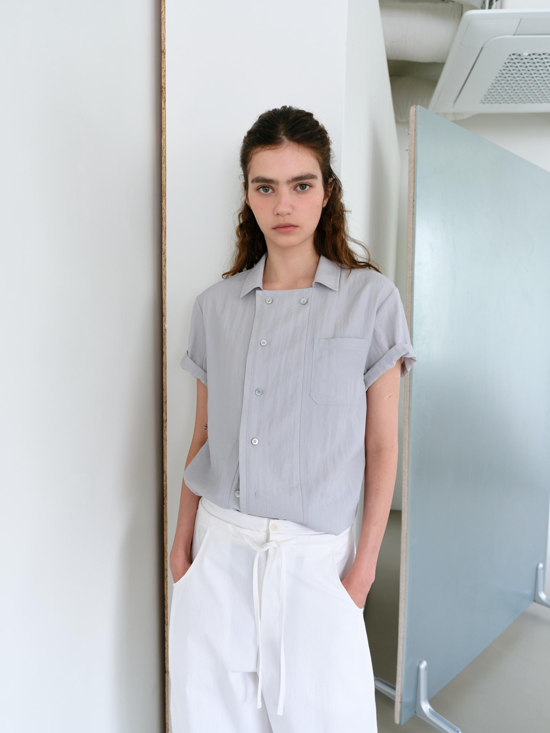 overlap half shirt (dusty sky)