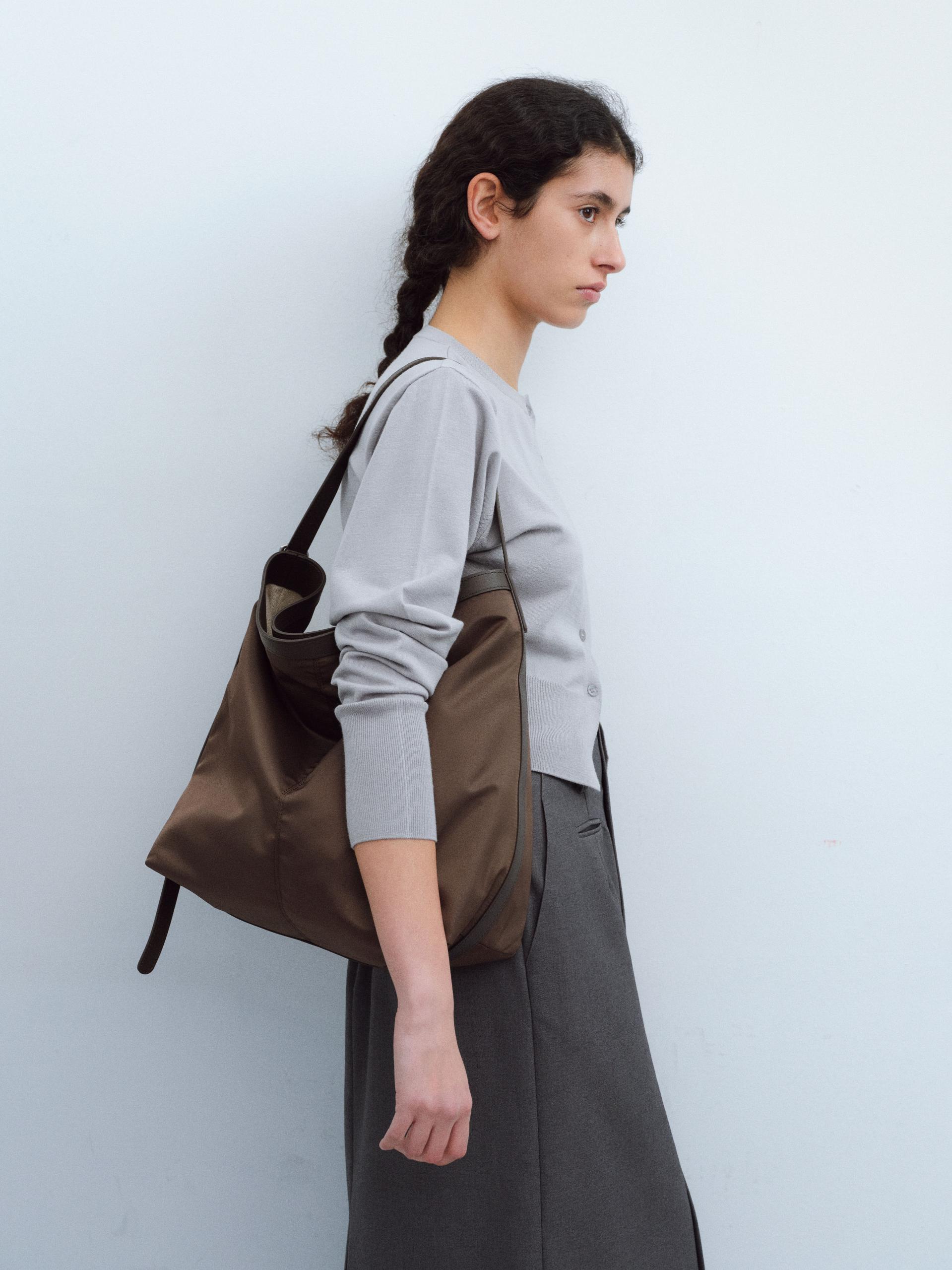 韓国商品/AUBOUR trimming bag(男女共用) 5차 재입고] trimming bag (brown) : AUBOUR - 아우브아워