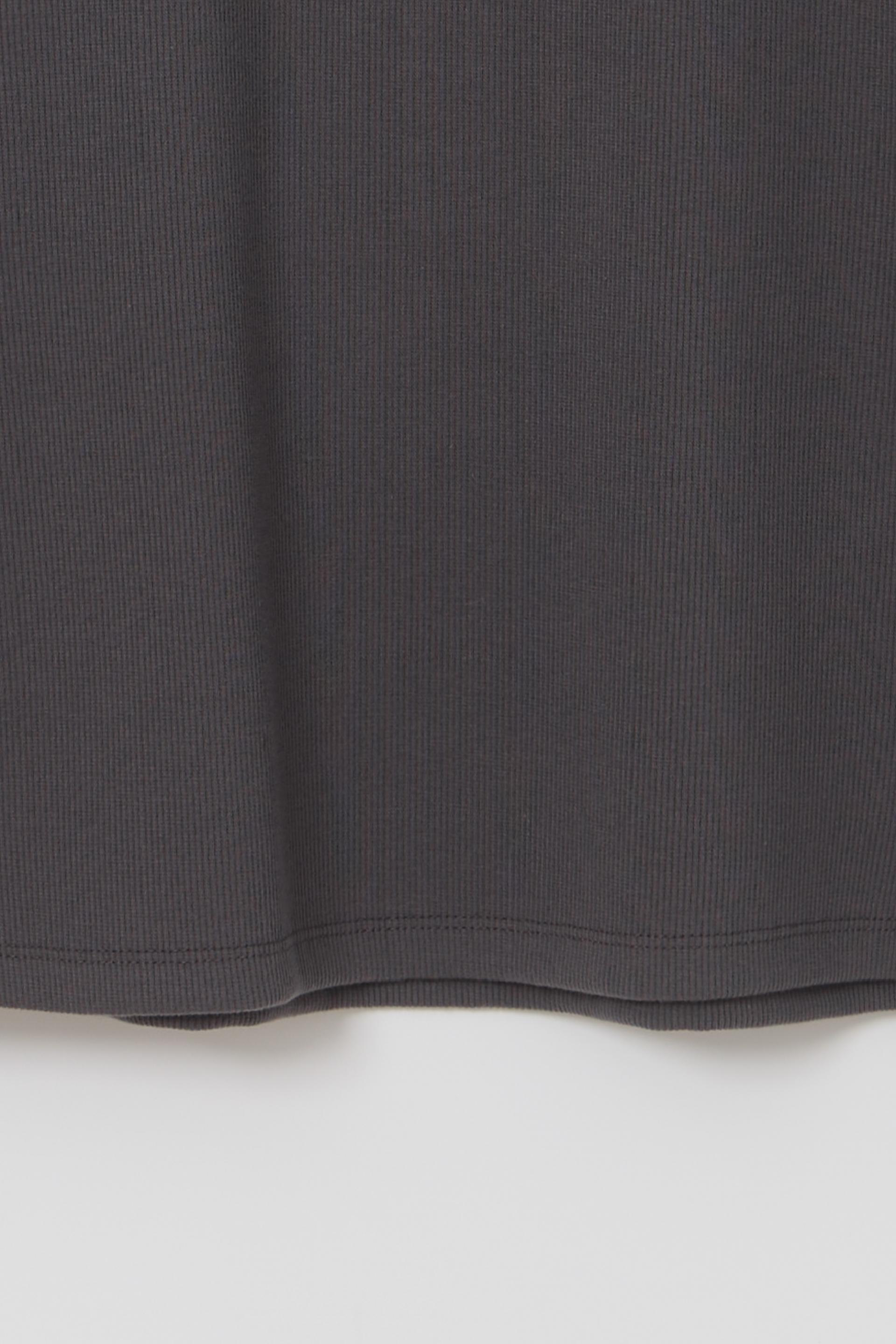 [2차 재입고] alter deep henley t-shirt (charcoal)