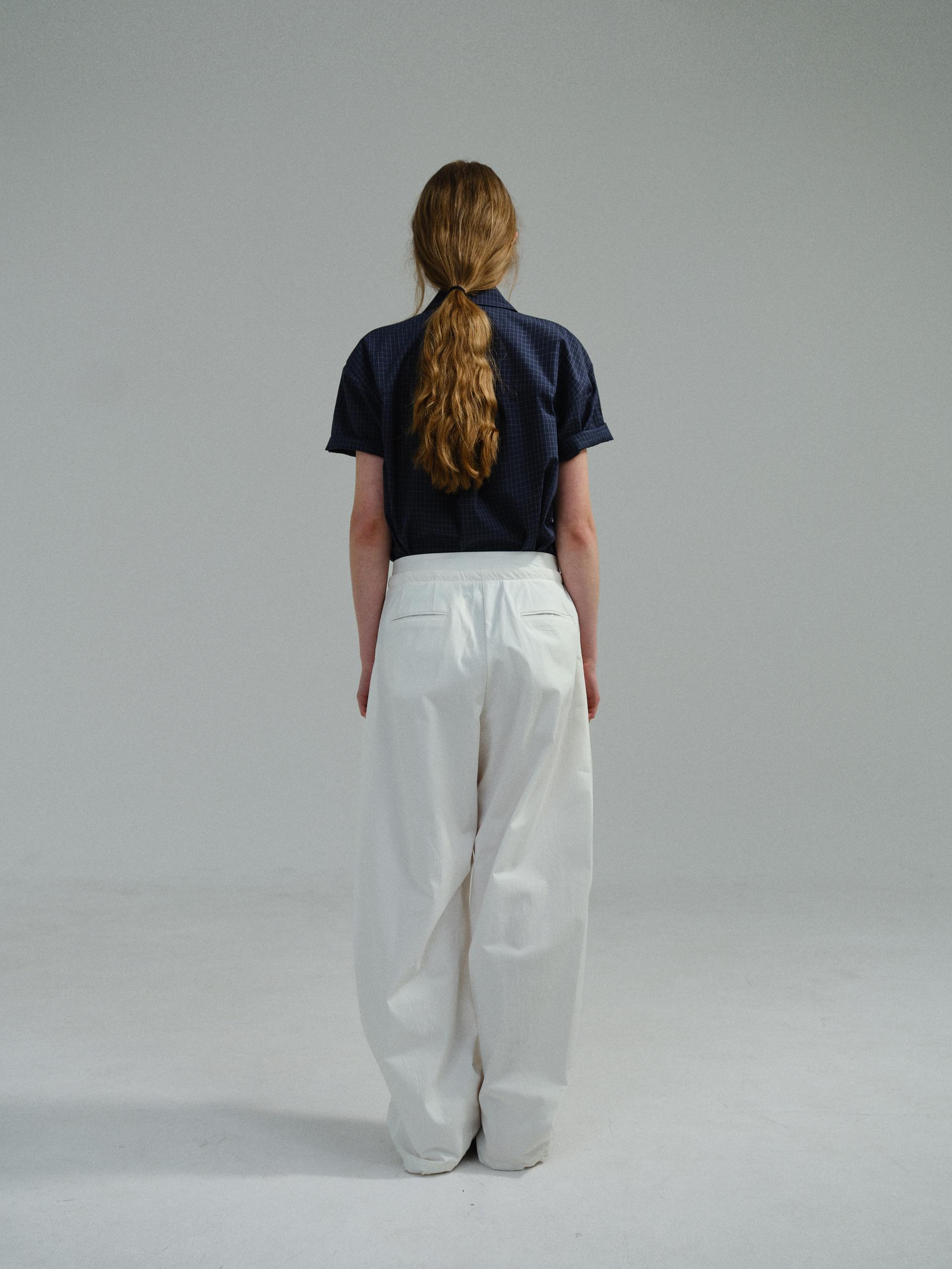 arc tuck pants (ivory)