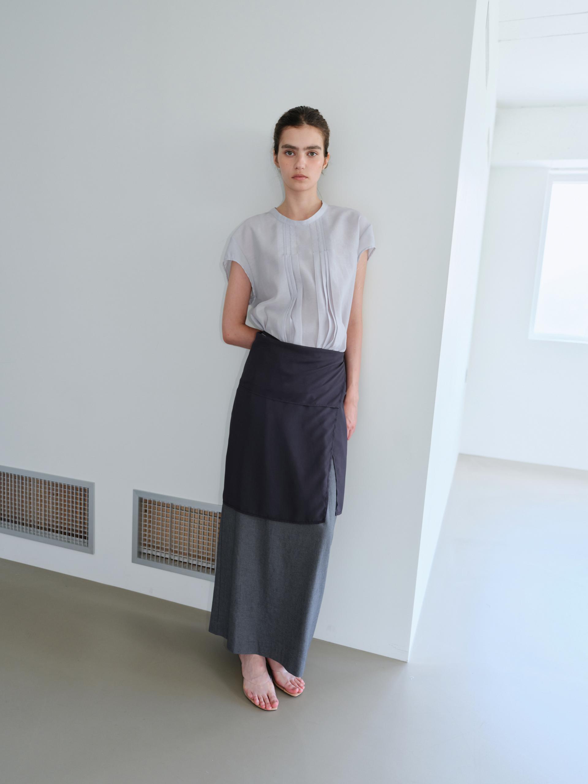 tuck maxi skirt (charcoal)