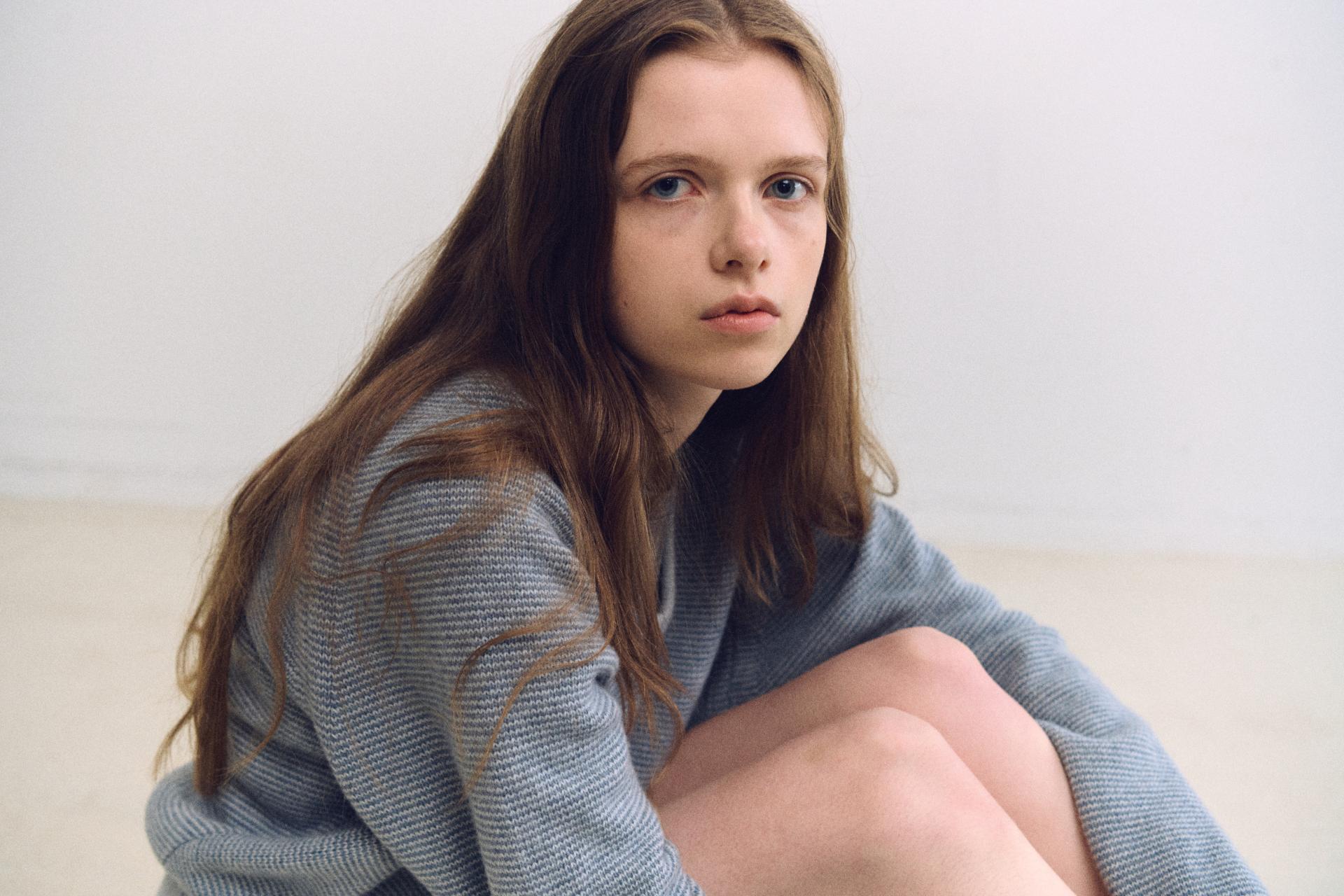 pipe v-neck knit (stripe sky blue)