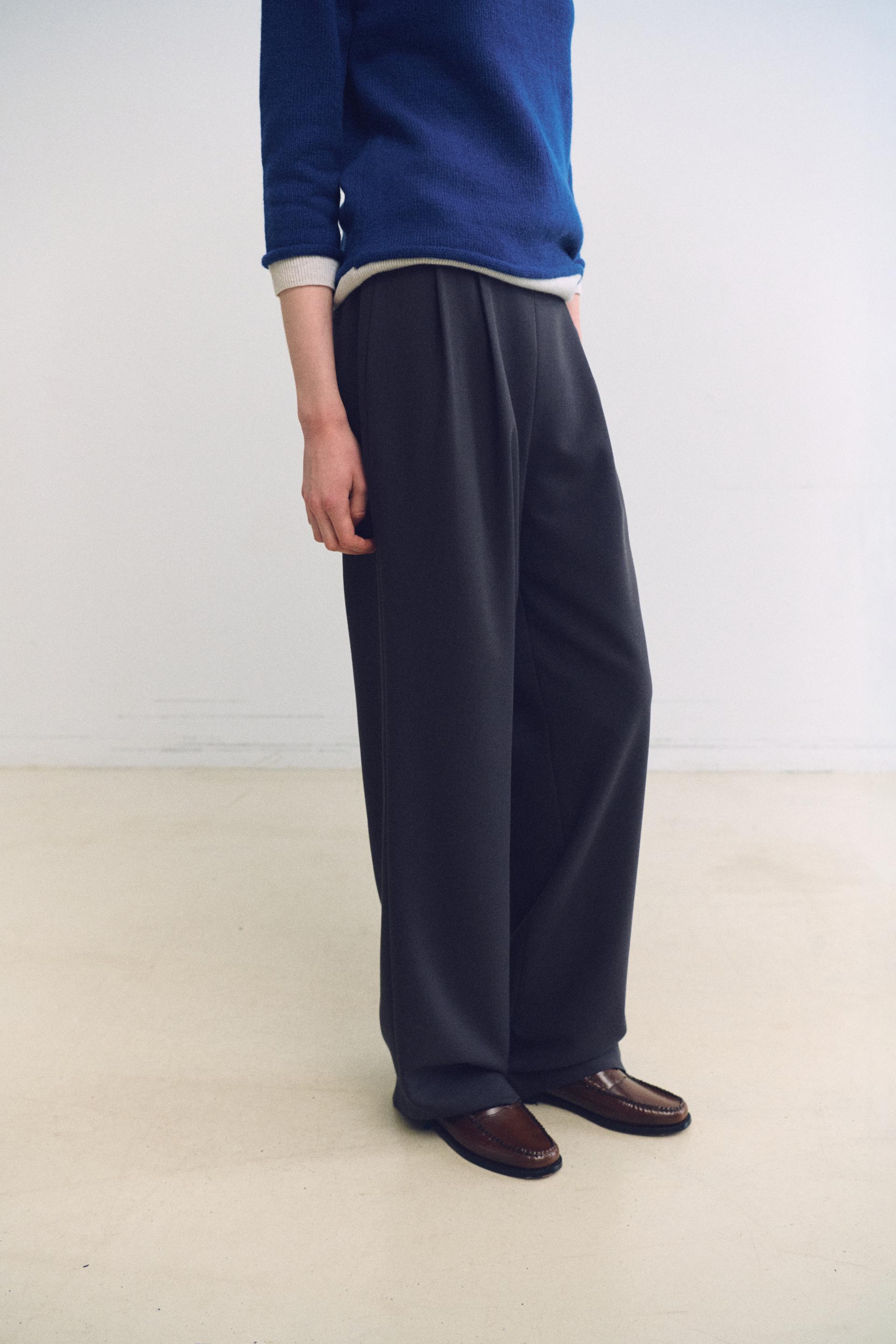 tuck ease slacks (charcoal)