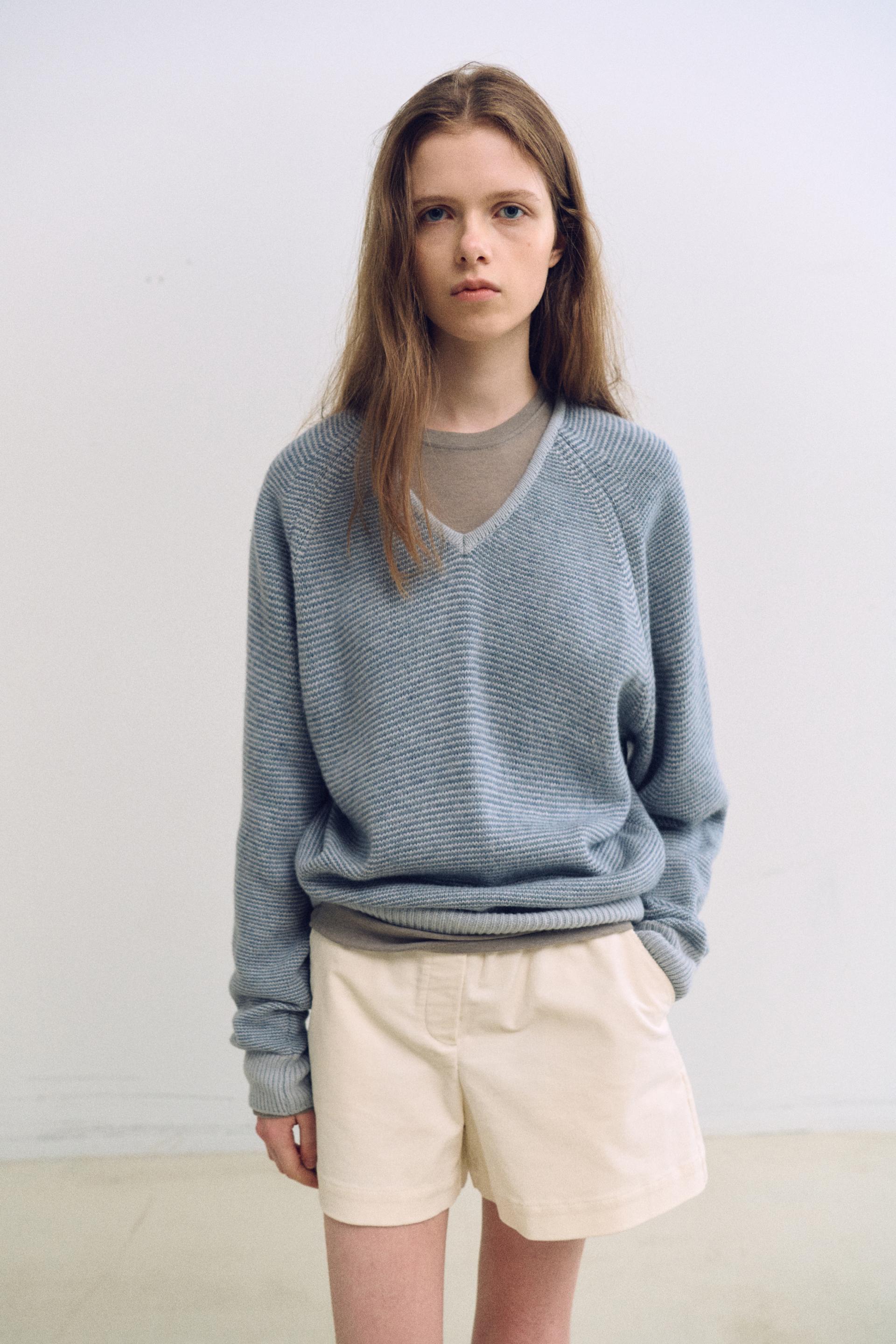 pipe v-neck knit (stripe sky blue)
