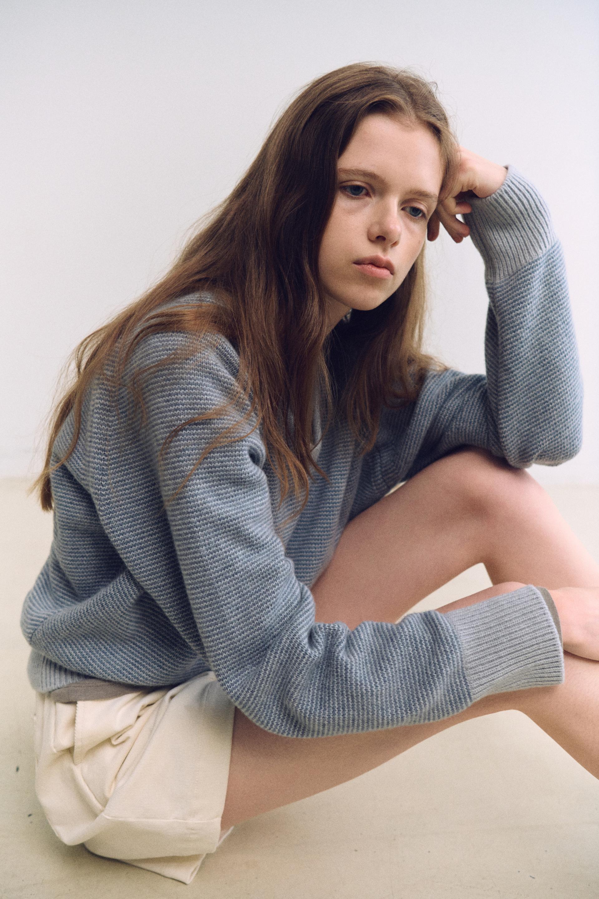 pipe v-neck knit (stripe sky blue)