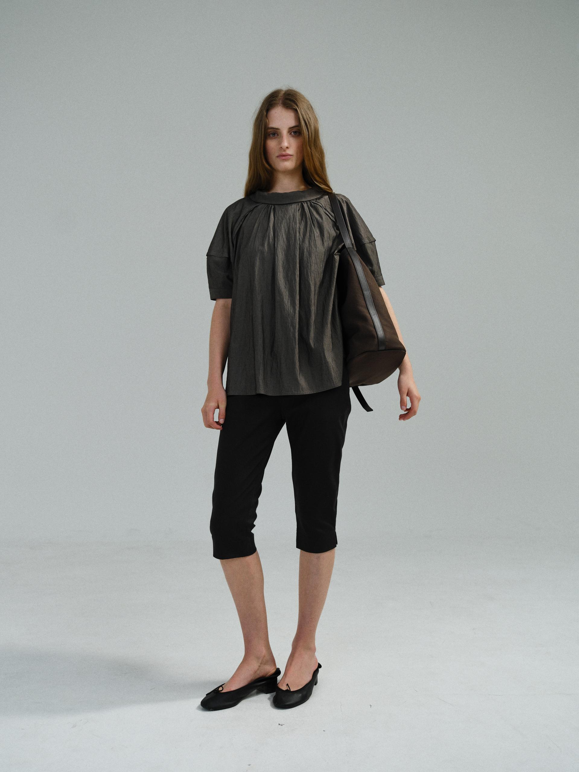 [2차 재입고] arc half blouse (charcoal brown)