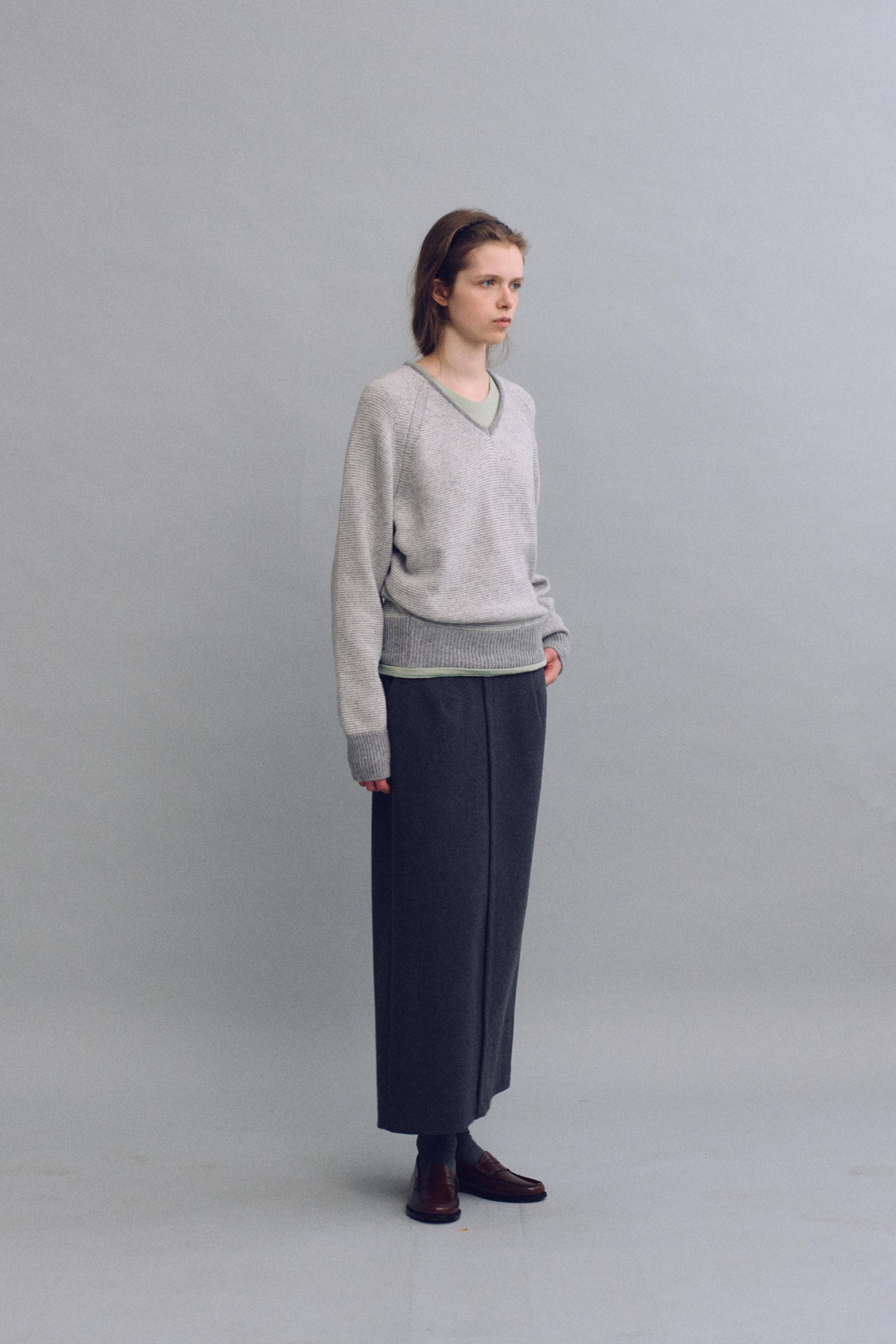 pipe v-neck knit (stripe light grey)