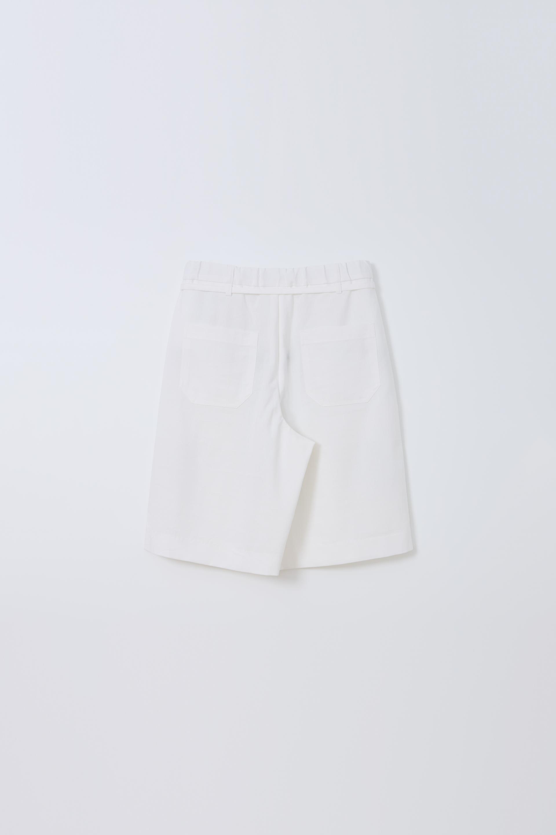 linen tuck bermuda (white)