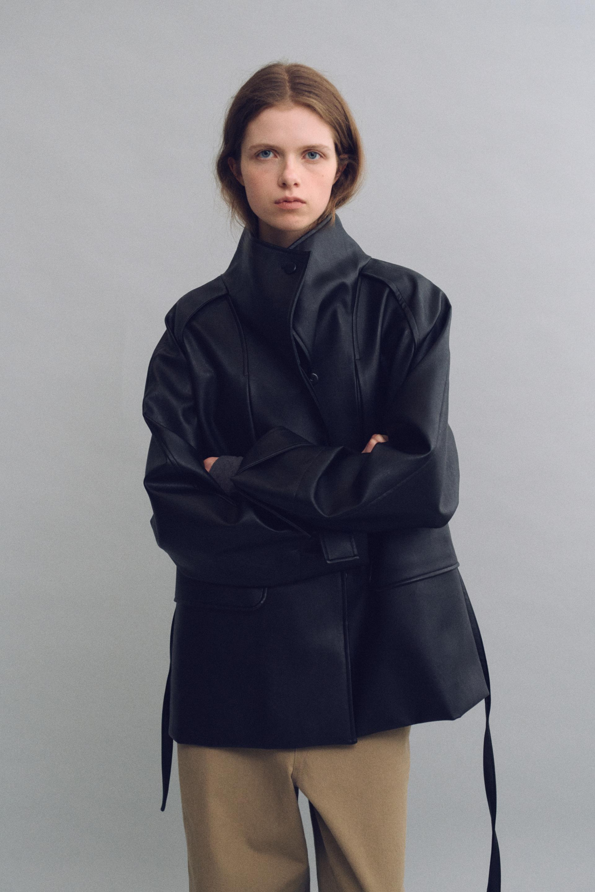 [4차 재입고 9/8 순차배송] vent half trench coat (leather black)