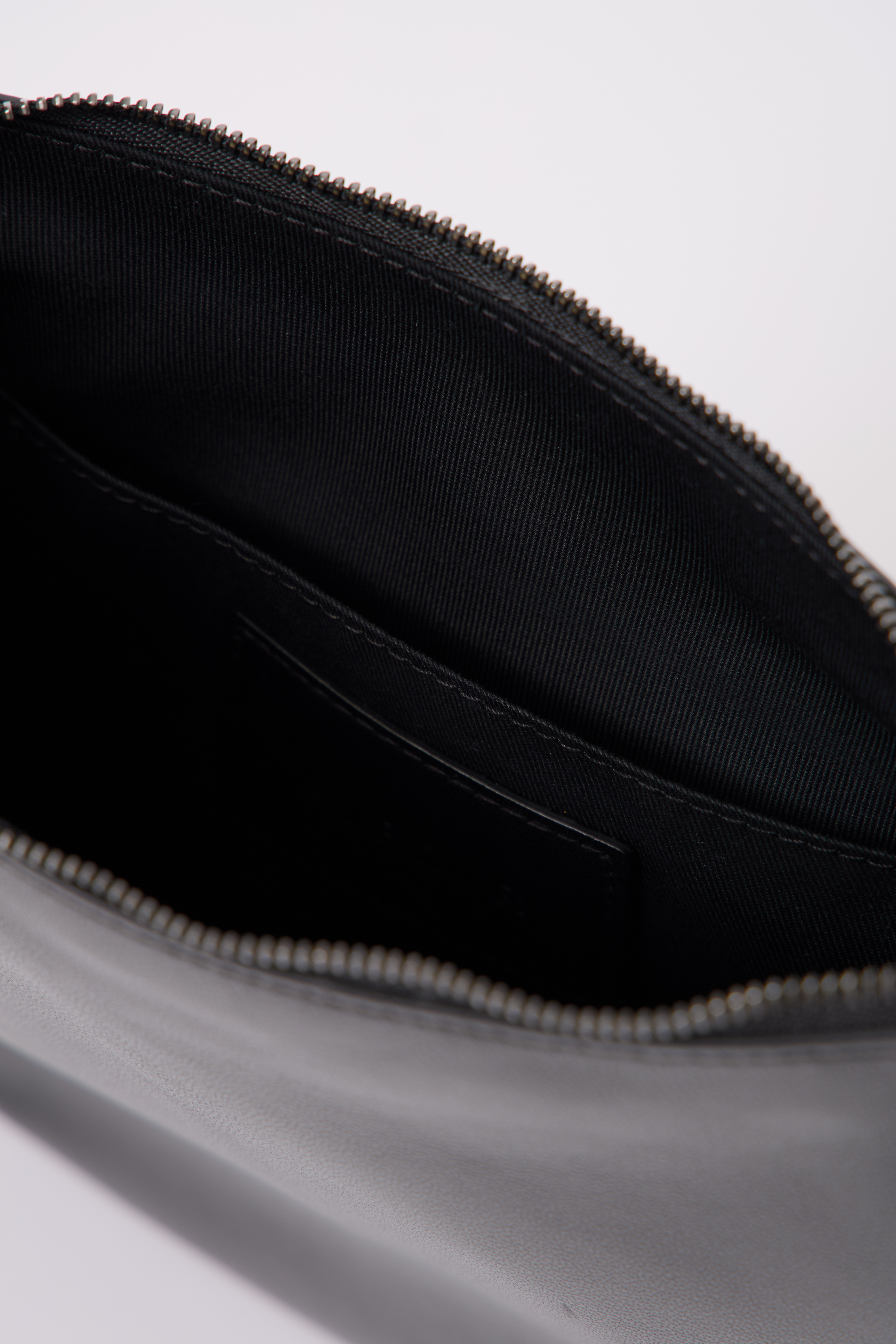 arc lamb hobo bag (black)