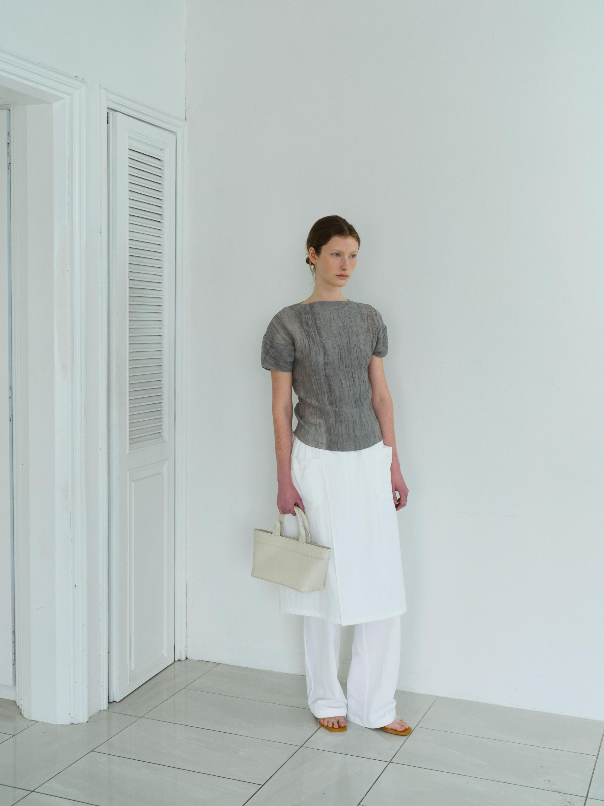 [4차 재입고 7/10 순차배송] pleats seam half blouse (grey)