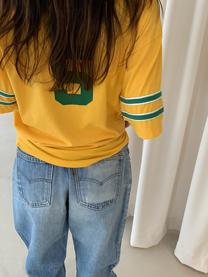 90's Levi's 550 - size 32 (classic relaxed fit)