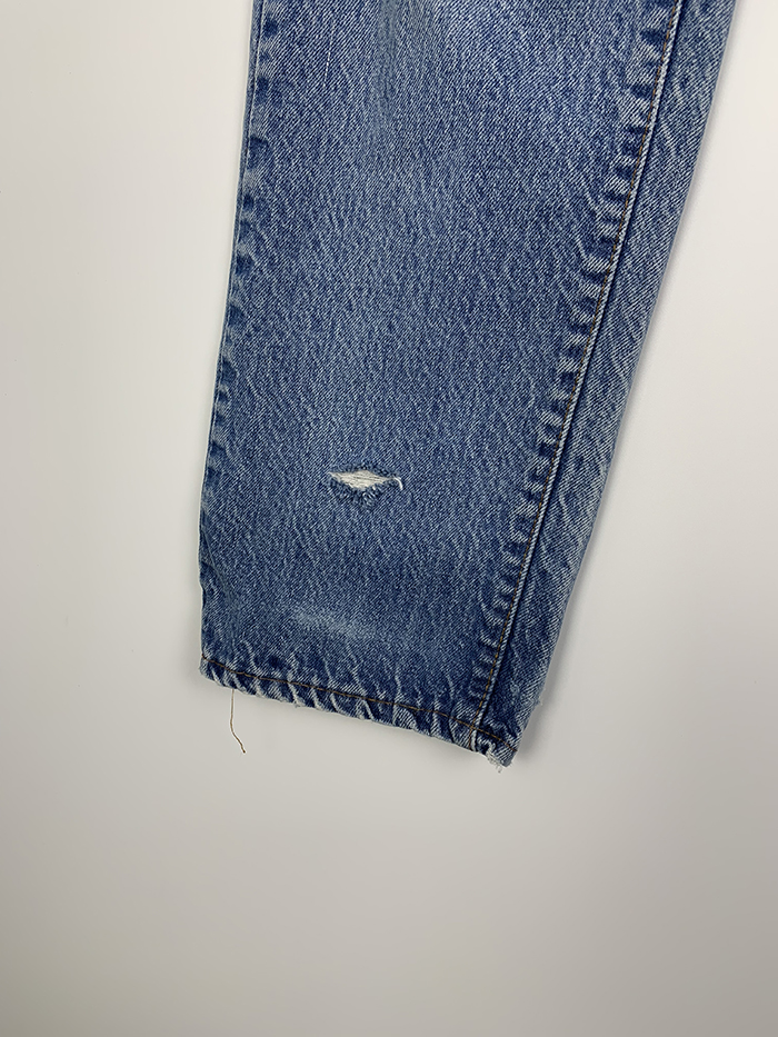 (Distressed) 80's Levi's 20505 - 0217 - size 29-30 (classic regular fit)