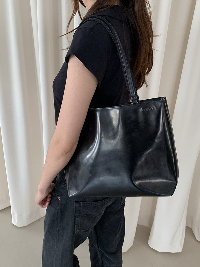 90's - 00's "PRADA" Leather Tote Bag (rare design) 복제