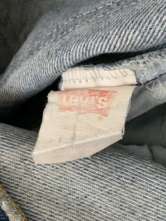 90's Levi's 550 - size 32 (classic relaxed fit)