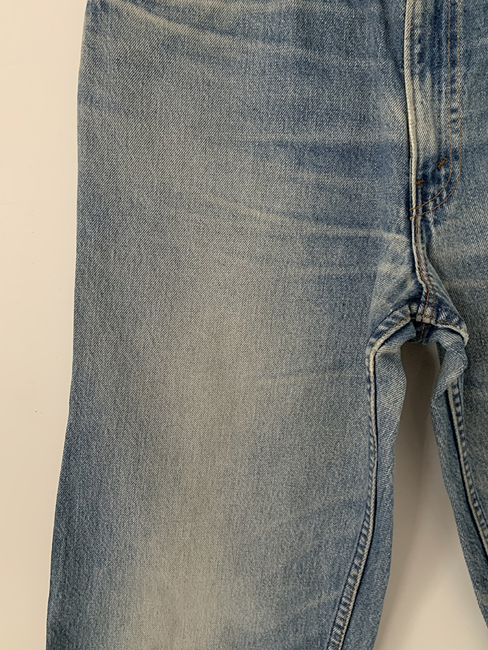 90's Levi's 550 - size 32 (classic relaxed fit)