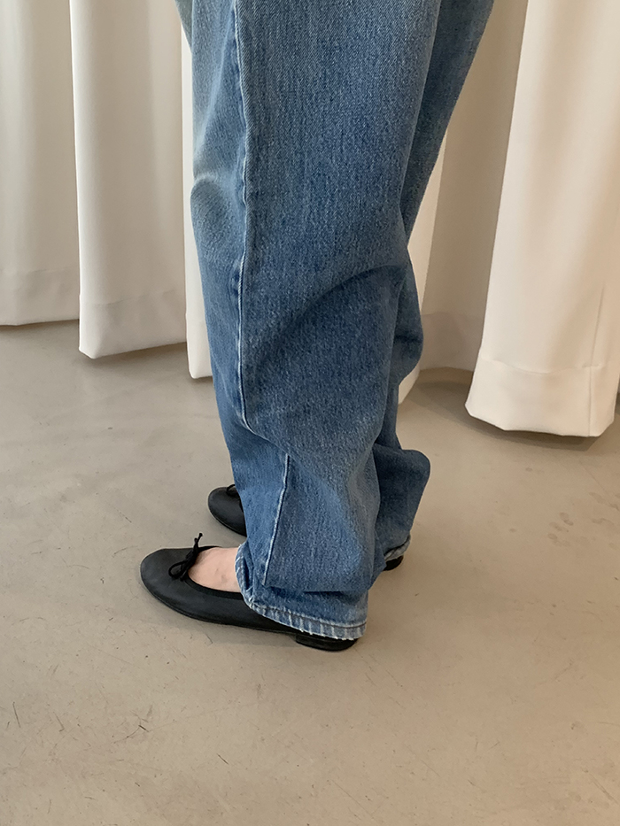 90's Levi's 550 - size 32 (classic relaxed fit)