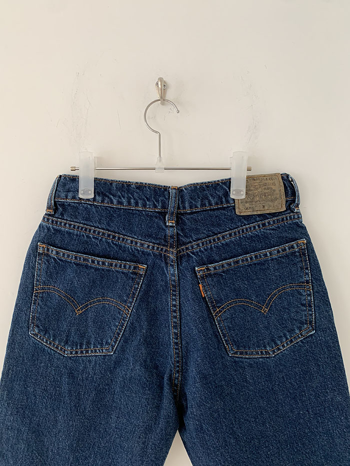 90's Levi's Short - size 27 (classic straight fit)