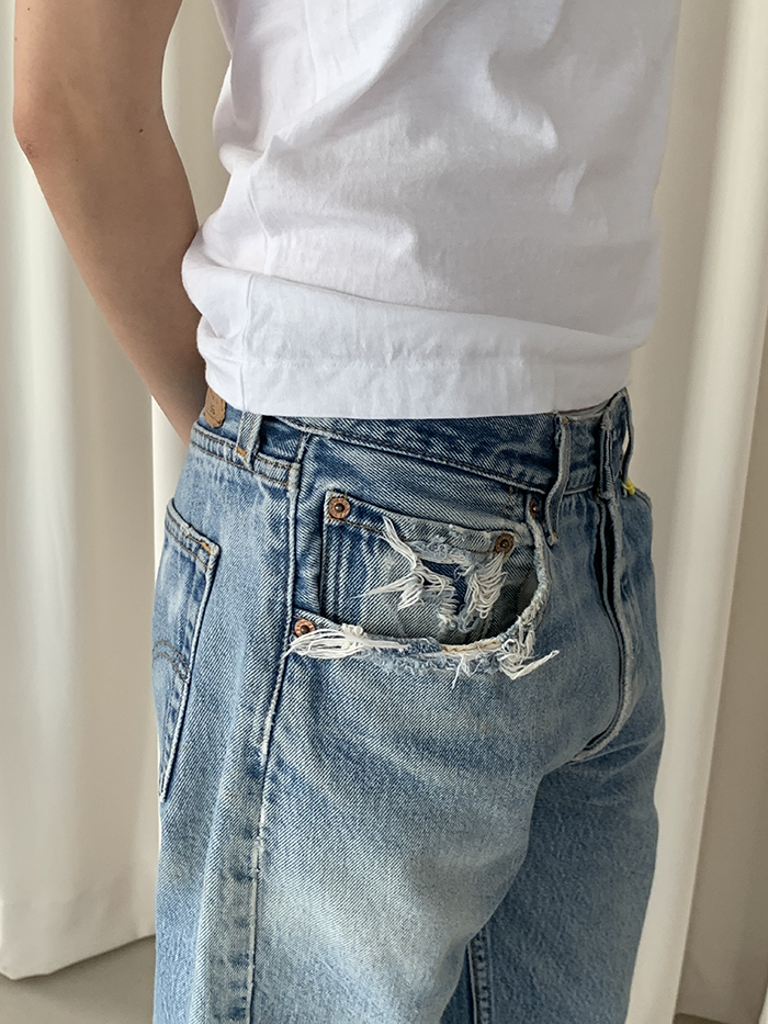 00's Levi's 501xx - size 28-29 (classic straight fit)