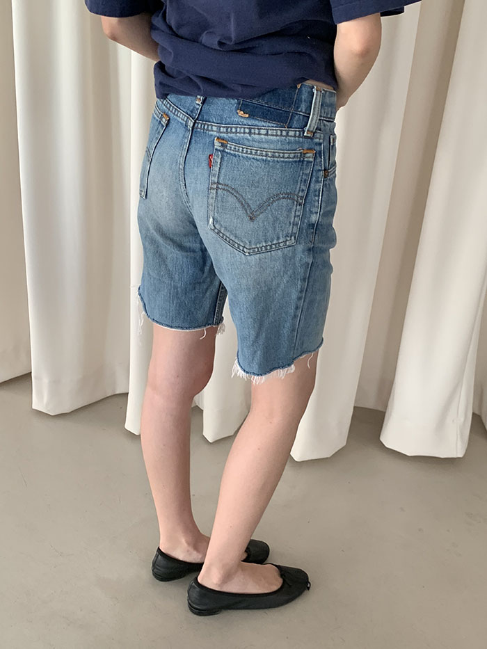 90's Levi's Short - size 28 (classic straight fit)