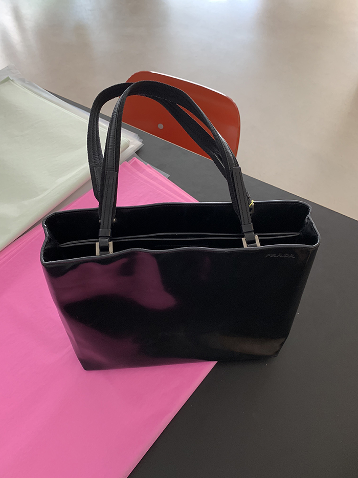 90's - 00's "PRADA" Leather Tote Bag (rare design) 복제
