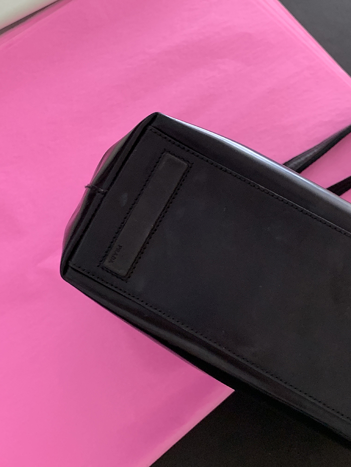 90's - 00's "PRADA" Leather Tote Bag (rare design) 복제