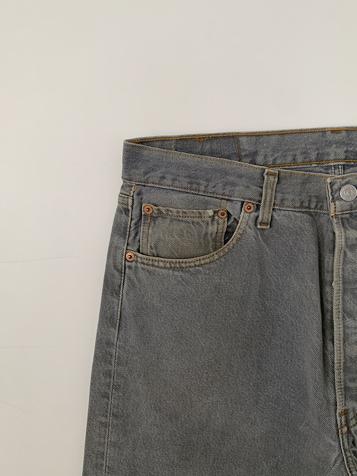 's Levi's 501 - size 33 (classic straight fit)