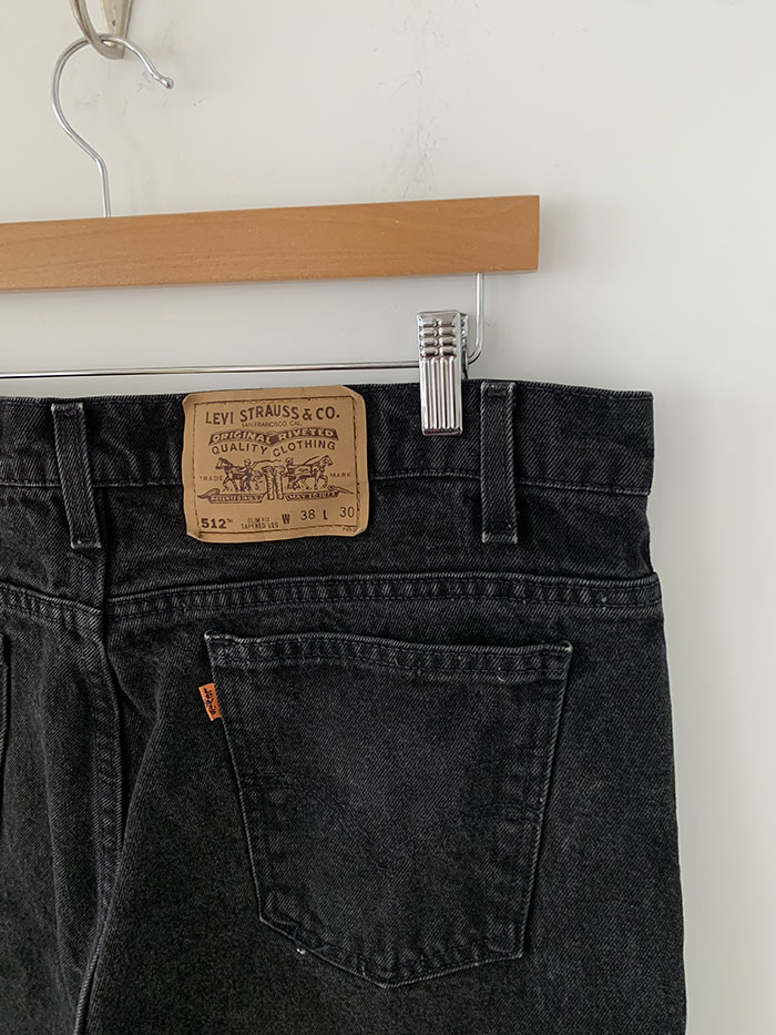 90's Levi's Short - size 37 (classic Loose fit)