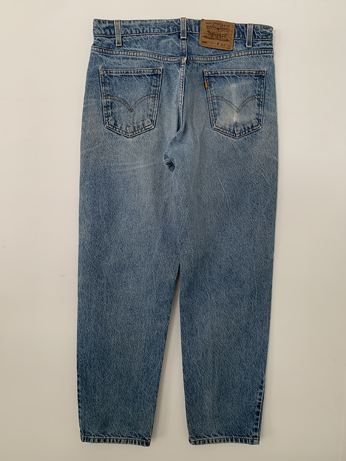 90's Levi's 550 - size 32 (classic relaxed fit)