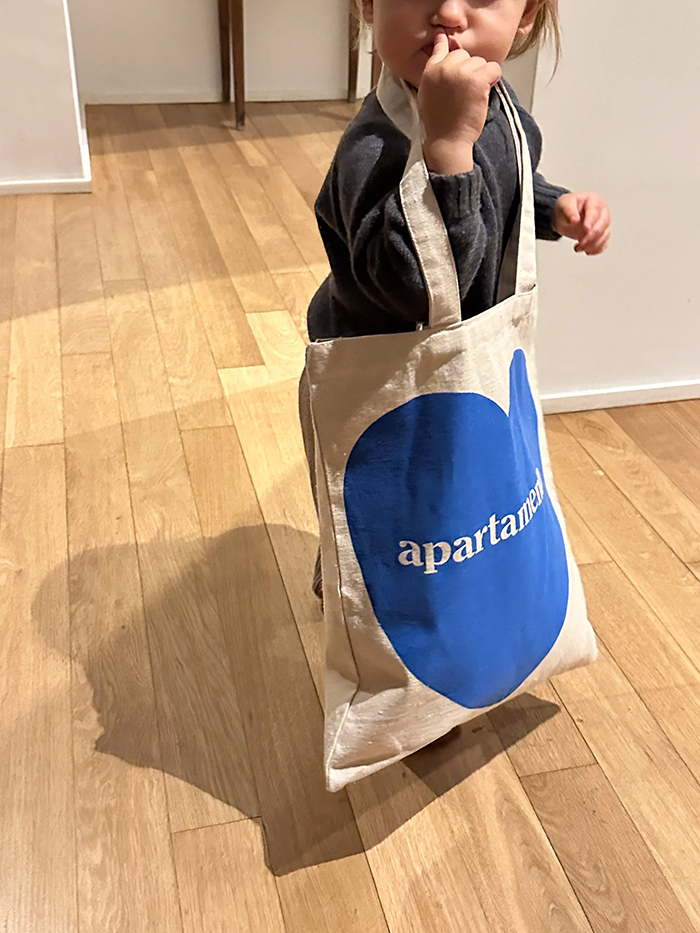 Apartamento Heart Tote Bag (blue flame)