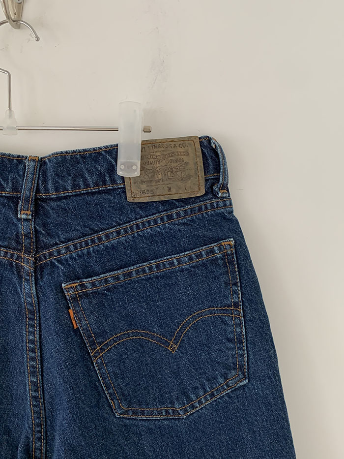90's Levi's Short - size 27 (classic straight fit)
